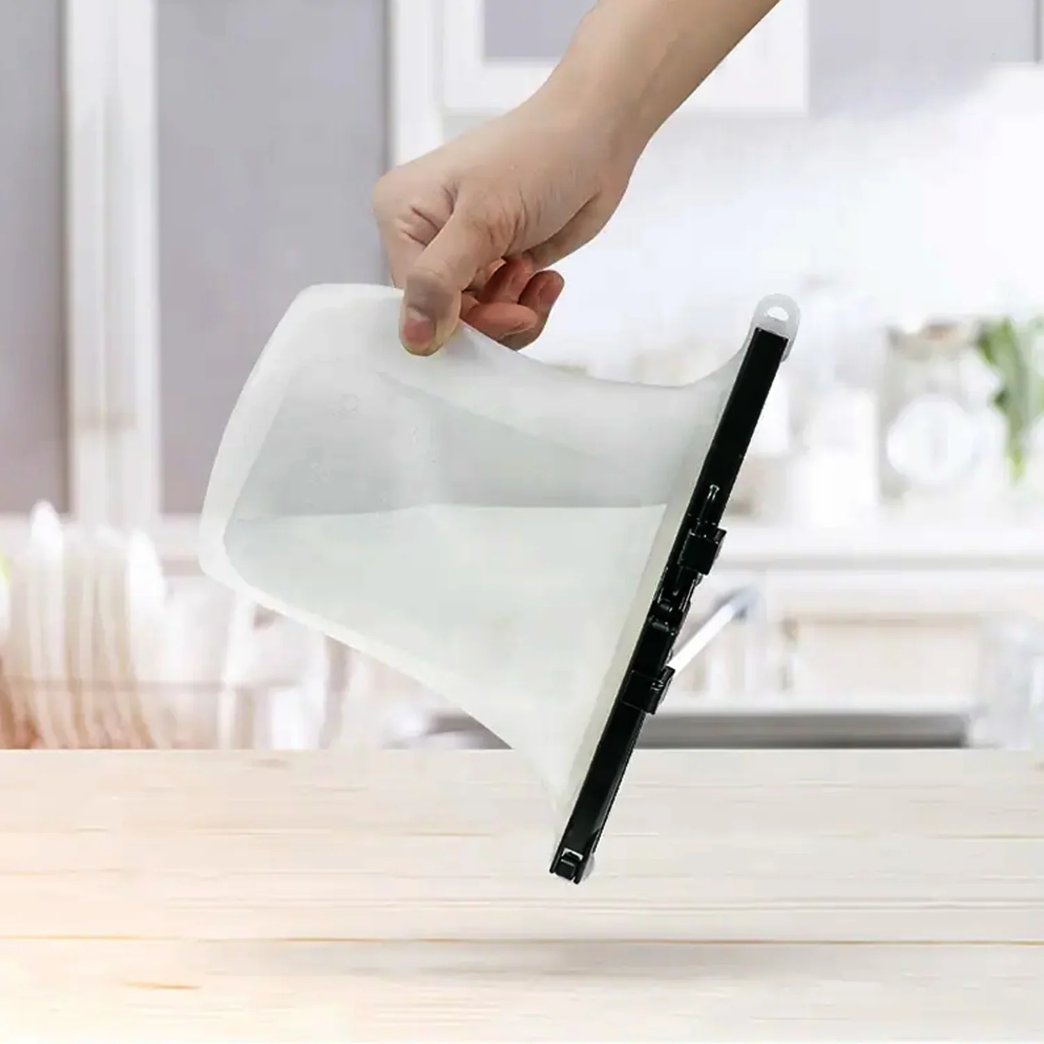 Silicone Food Bag – Leakproof, Flat Bottom, BPA-Free, Microwave & Dishwasher Safe - Image 3