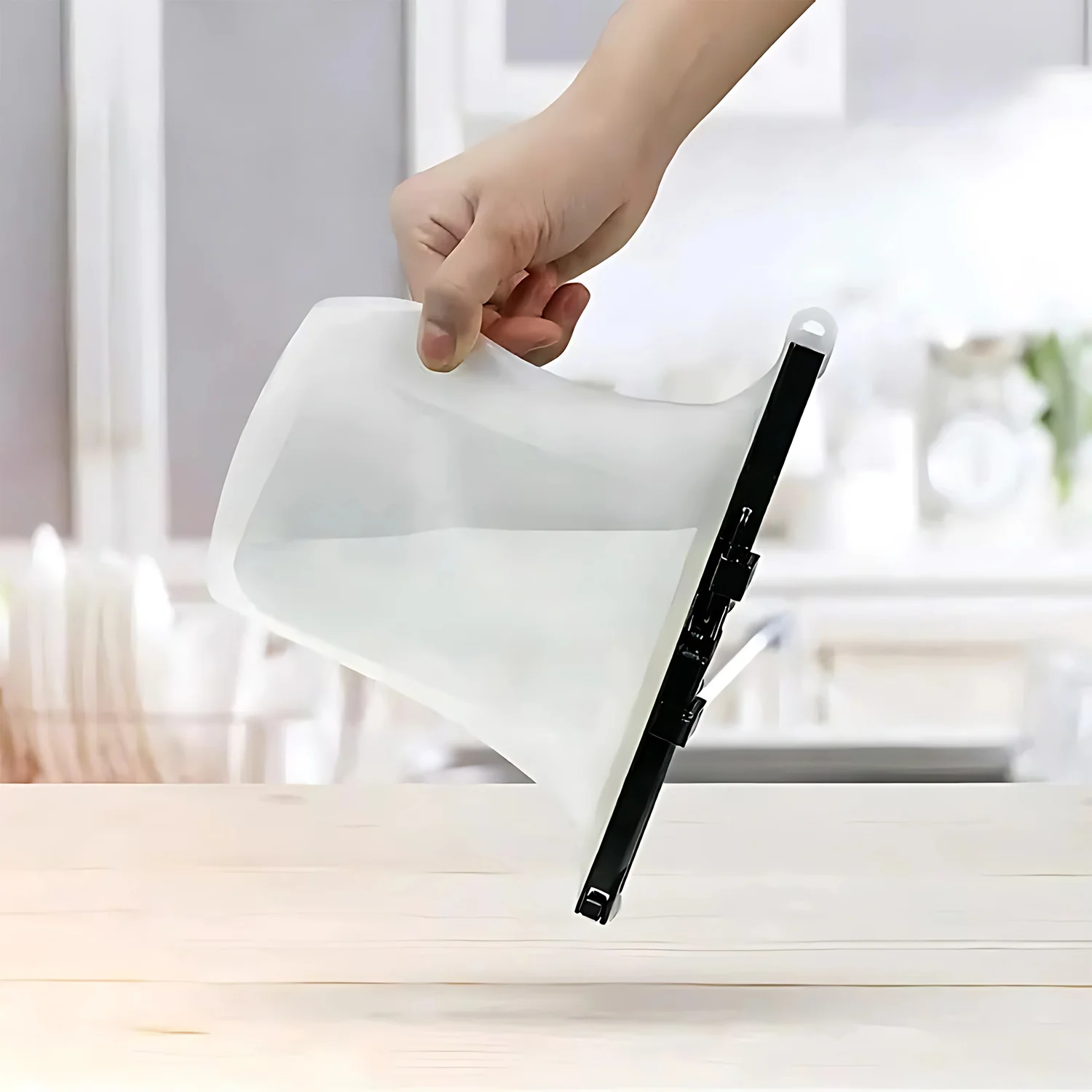 Reusable Silicone Food Storage Bag for Snacks (1 Pc, Leakproof, BPA Free) - Image 9