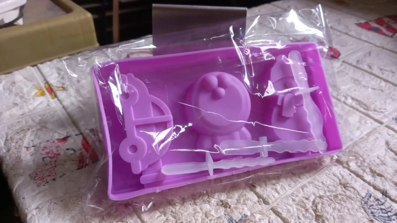 Silicone Popsicle Molds for Summer with Sticks & Lids - Image 8