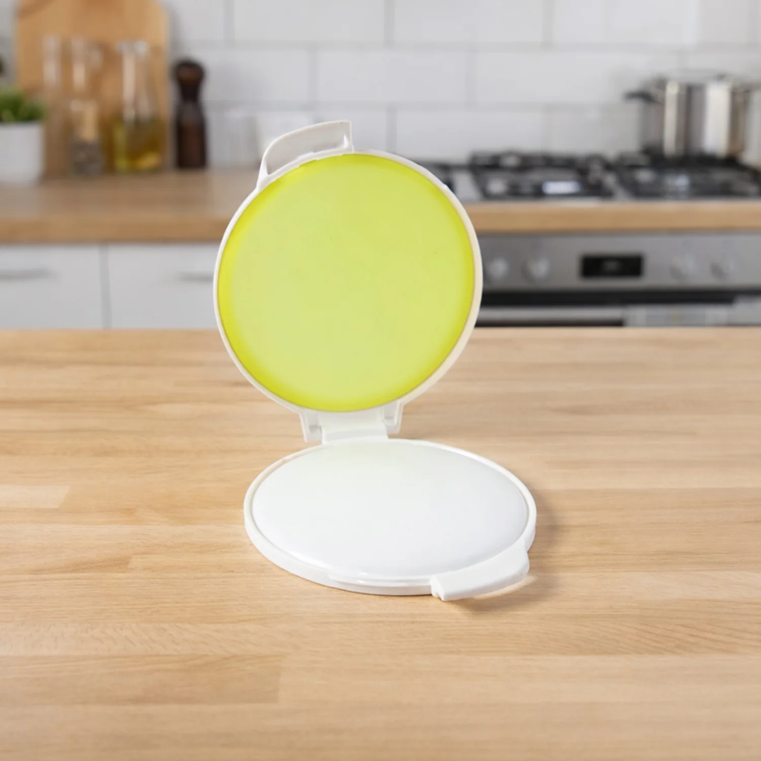 Round Food Saver Storage Container with Lid (1 Pc, 18 x 15 Cm) - Image 5