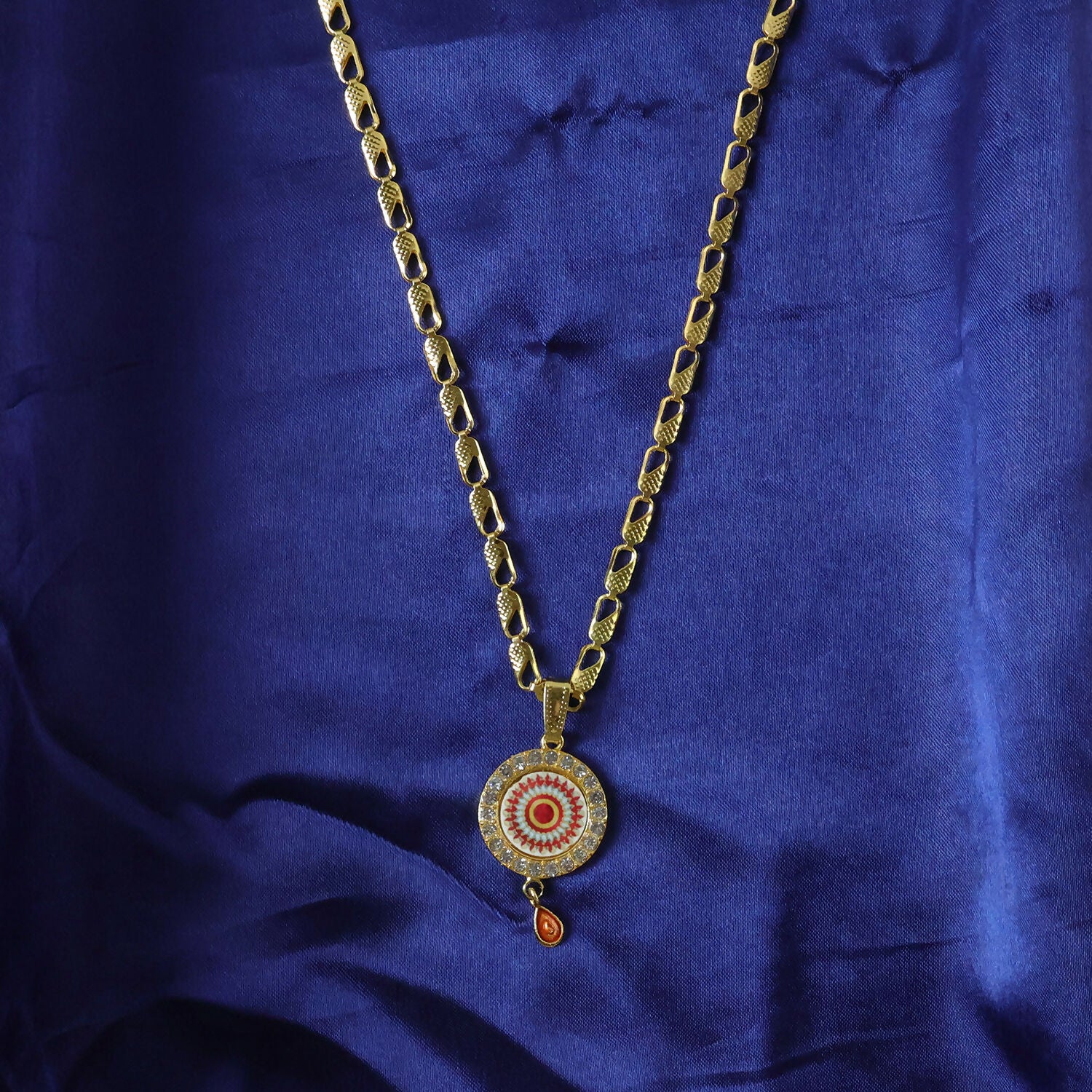Royal Gold Pendant Necklace with Circular Enamel Stone Design - Image 4