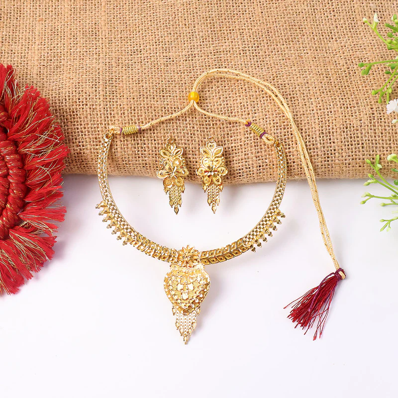Royal Heritage Leaf Choker Necklace Set – Traditional Design for Festive & Wedding Wear - Image 2