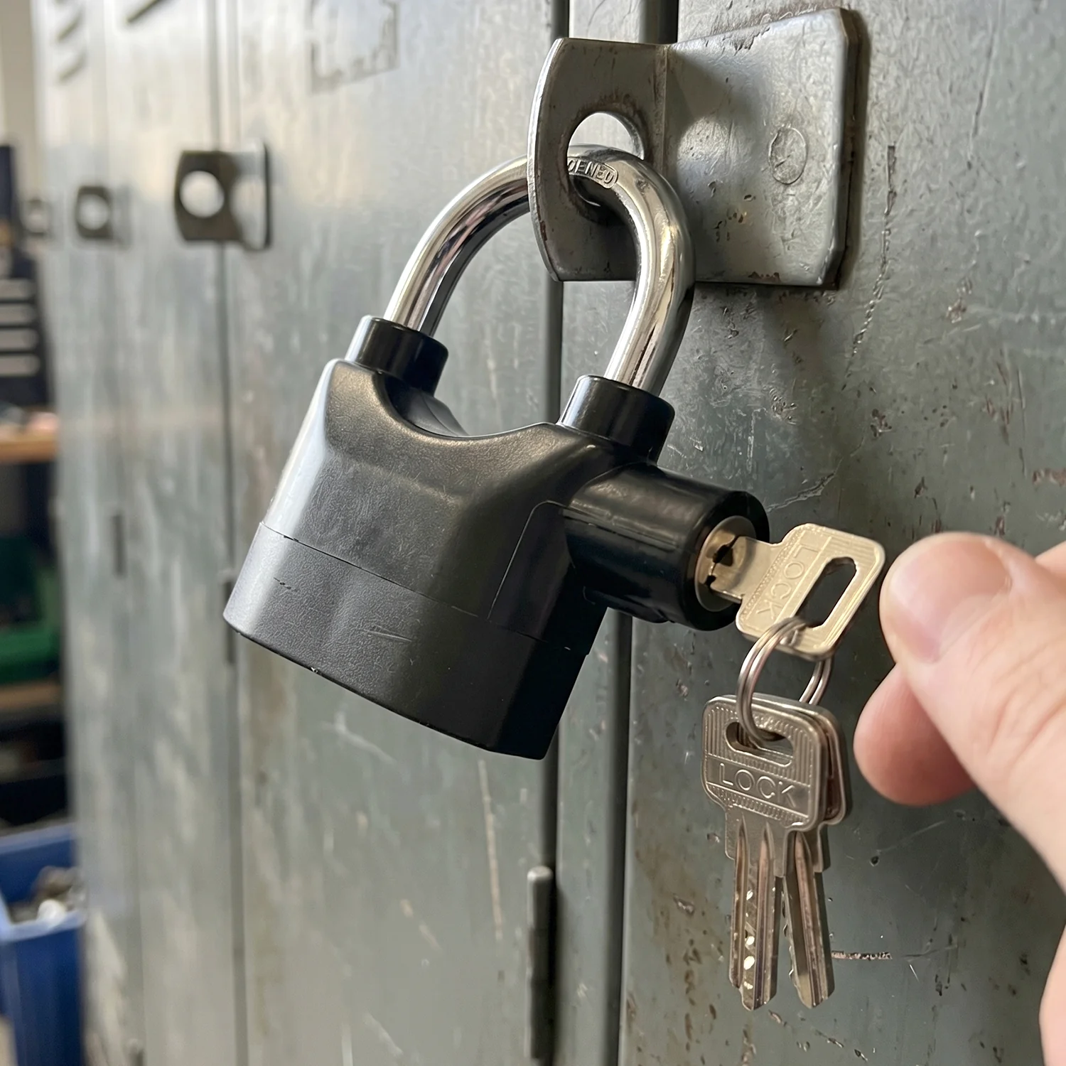 Heavy Duty Security Alarm Padlock with Built In Sound Alert System With 3 keys - Image 4