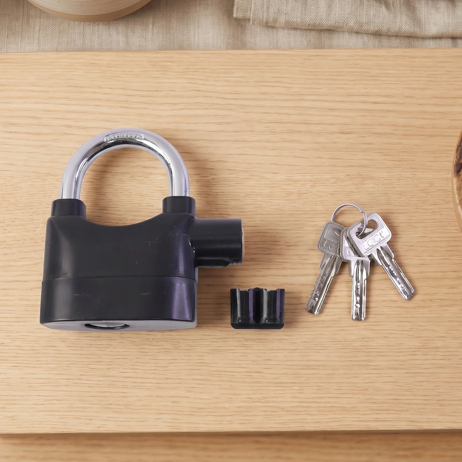 Heavy Duty Security Alarm Padlock with Built In Sound Alert System With 3 keys - Image 7