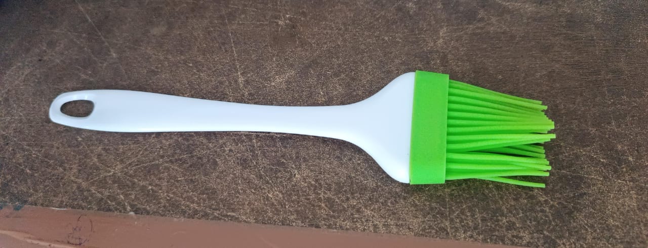 Silicone Kitchen Oil Spatula Brush with Handle Pastry / Cake Brush (17 cm / 1 Pc) - Image 7