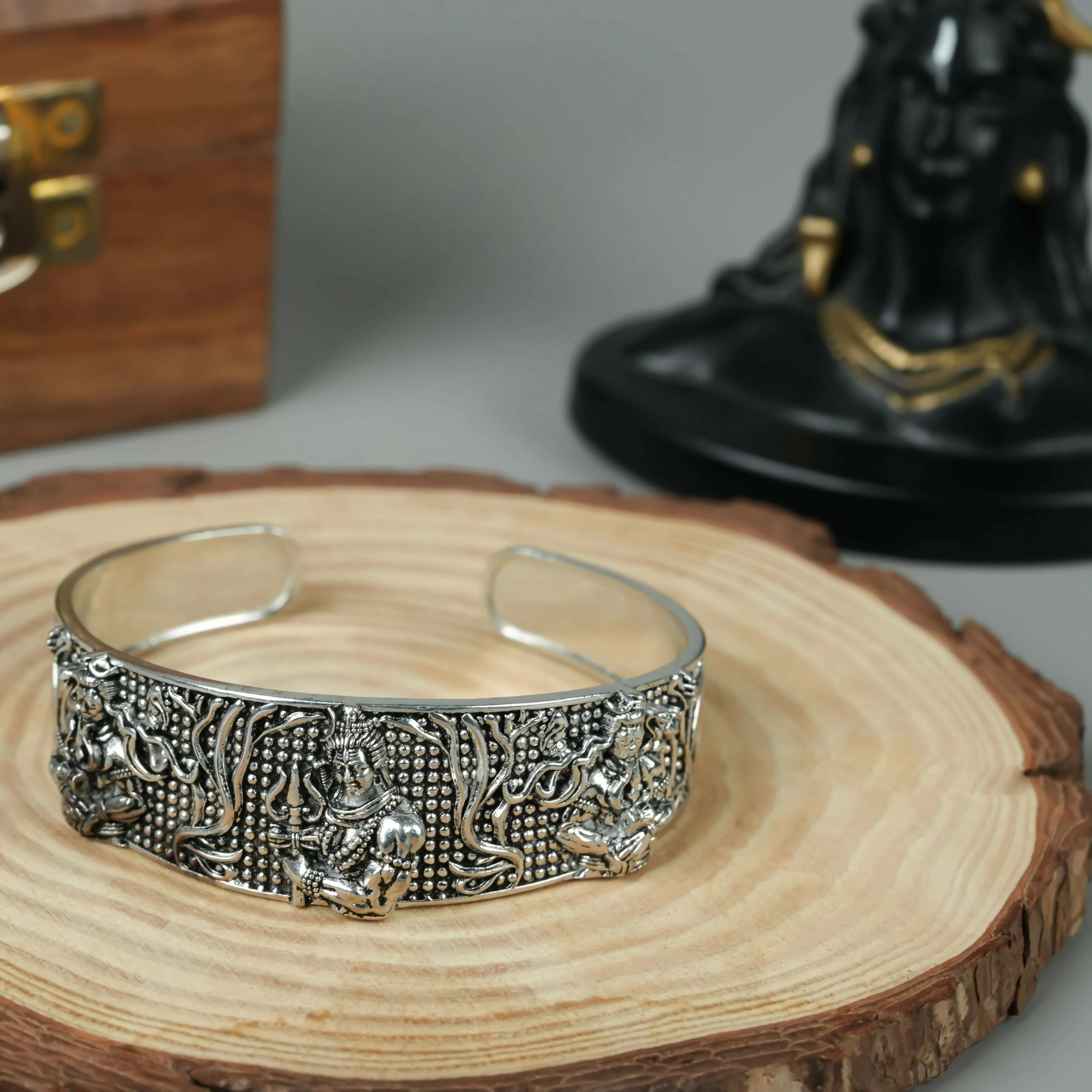 Silver-Tone Adjustable Lord Shiva Carved Metal Bracelet – Unisex Spiritual Cuff - Image 3