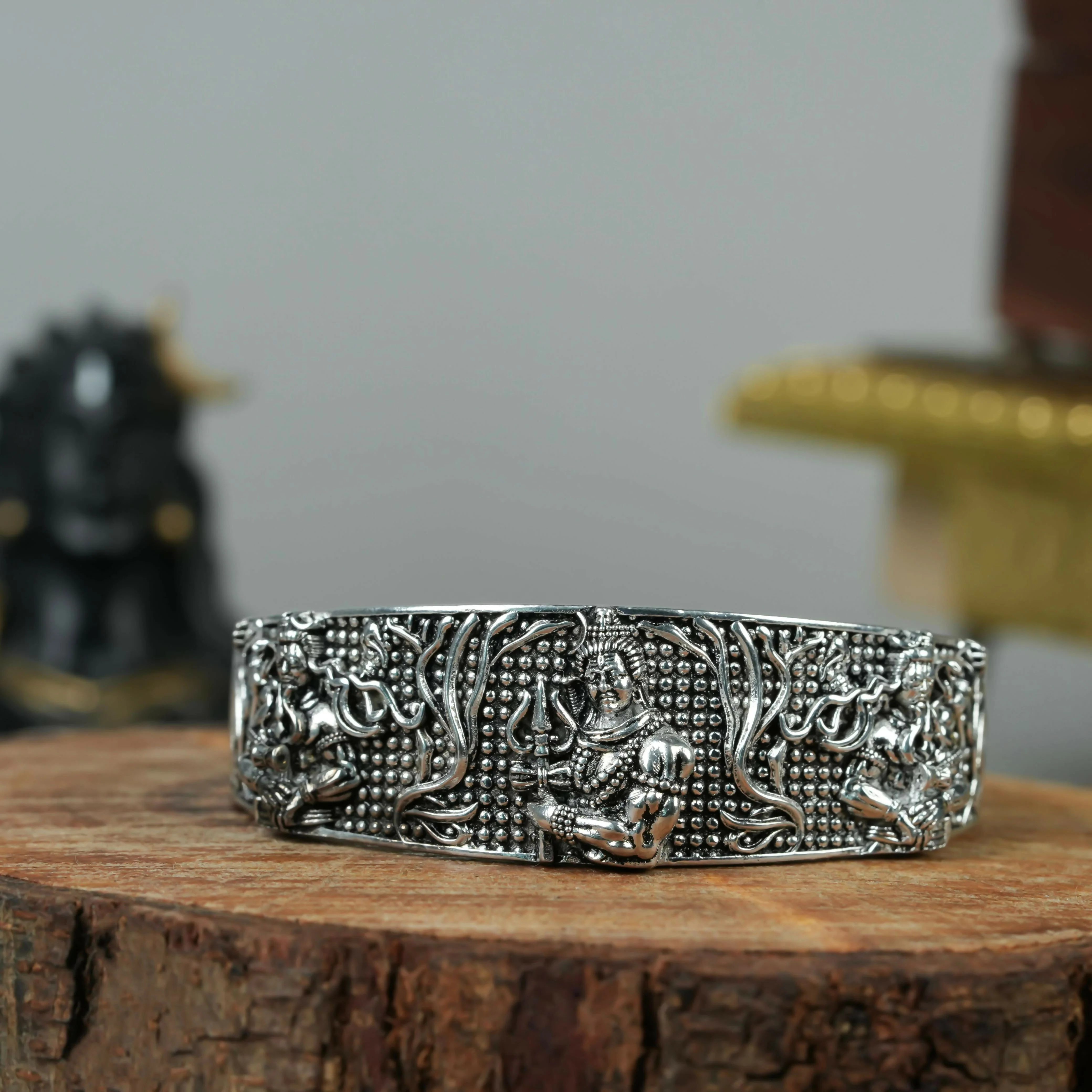 Silver-Tone Adjustable Lord Shiva Carved Metal Bracelet – Unisex Spiritual Cuff - Image 4