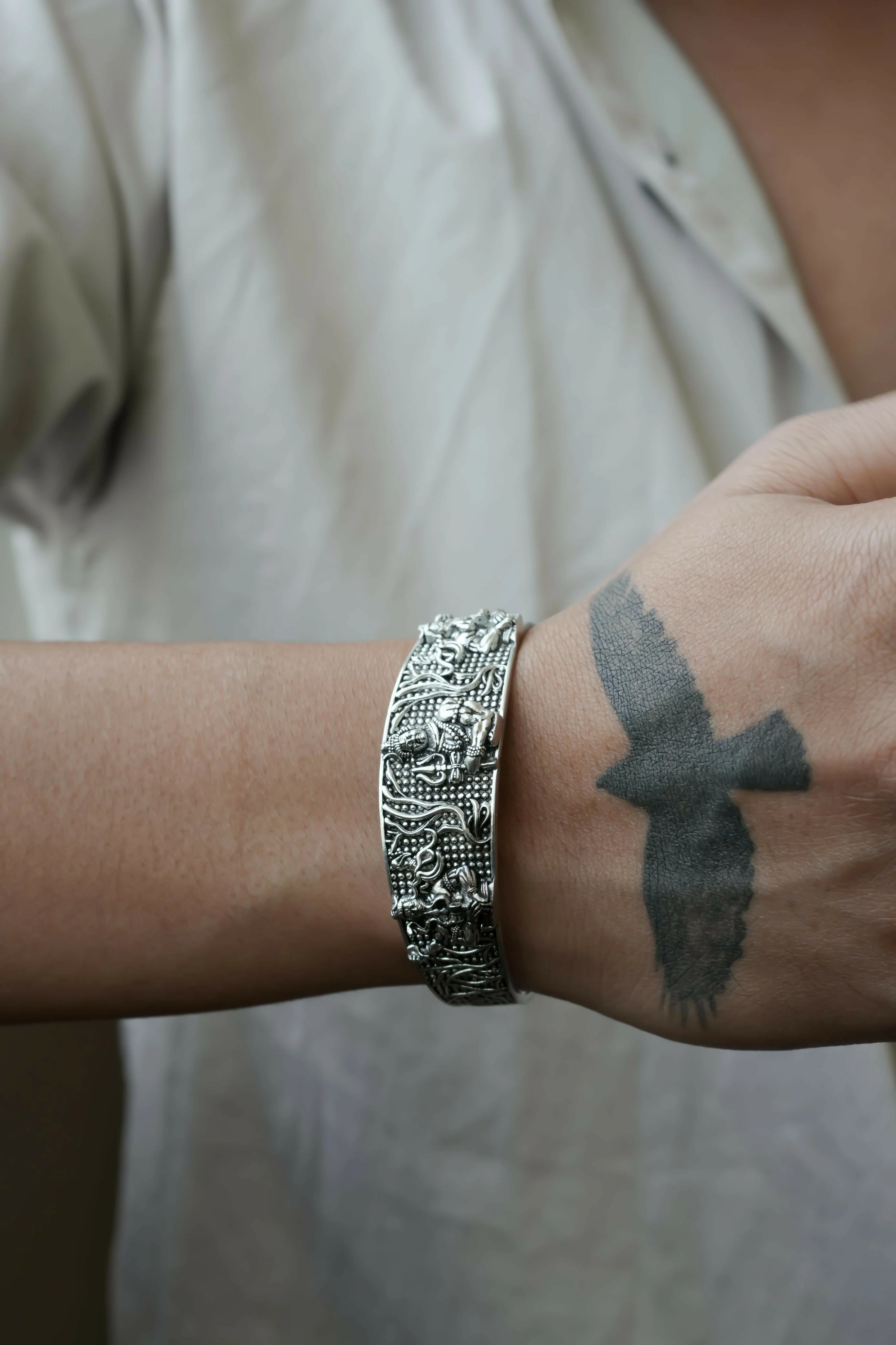 Silver-Tone Adjustable Lord Shiva Carved Metal Bracelet – Unisex Spiritual Cuff - Image 6
