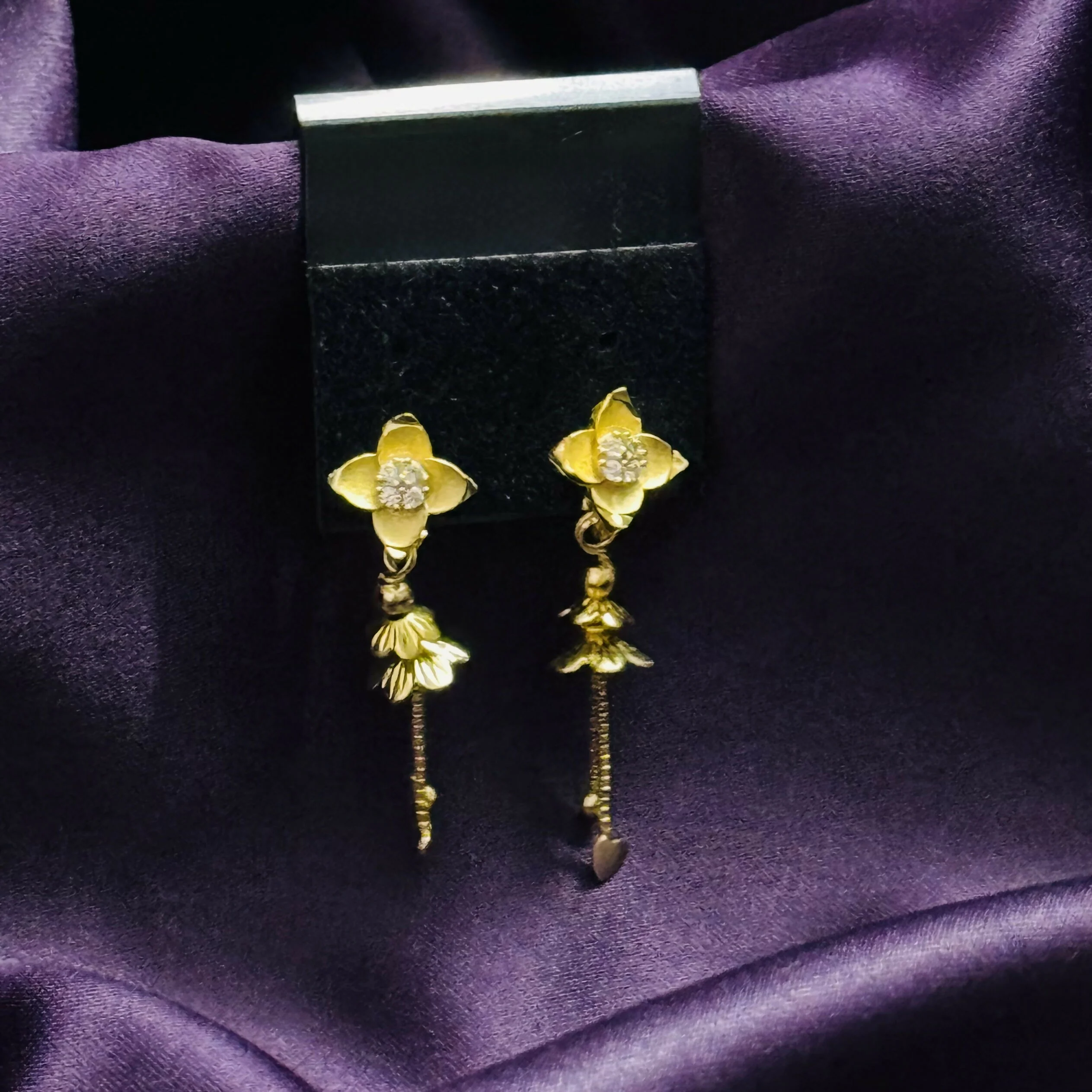Simple Classic Daily Use Stud Earrings - Image 2