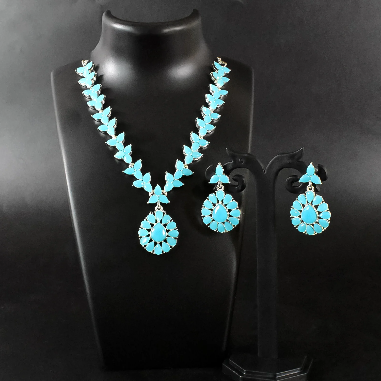 Sky Colour Diamond Necklace with Earring Set - Image 3