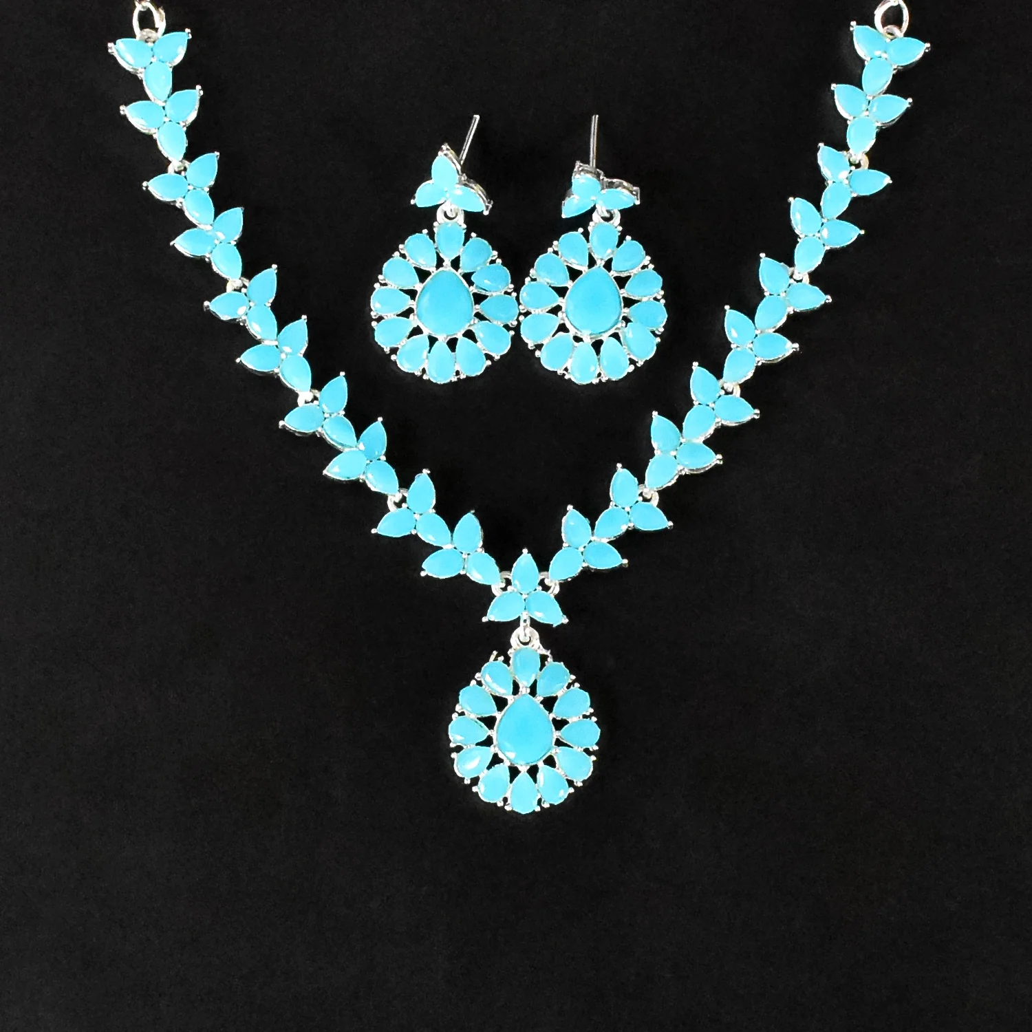 Sky Colour Diamond Necklace with Earring Set - Image 4