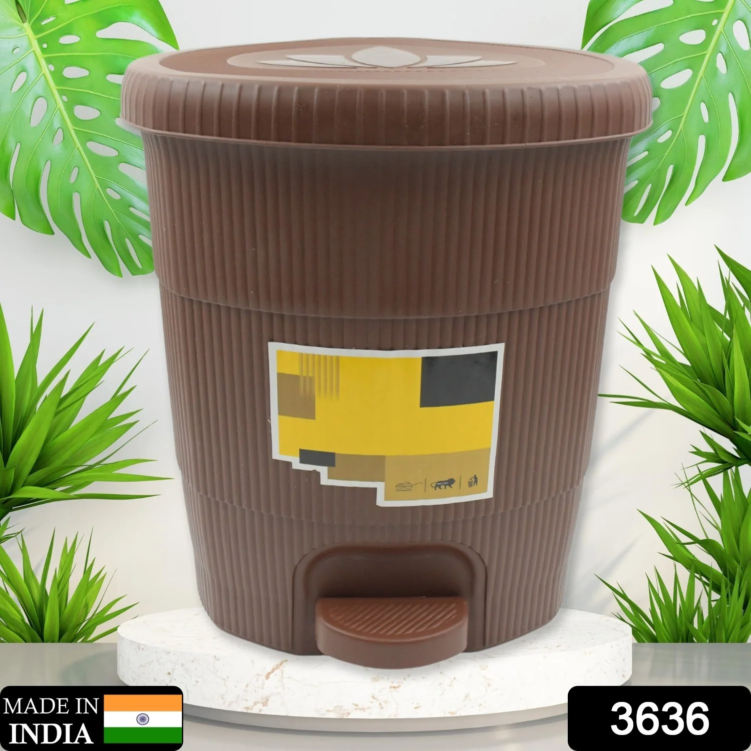 Mini Plastic Pedal Dustbin for Kitchen, Office & Car Use (1 PC) - Image 2