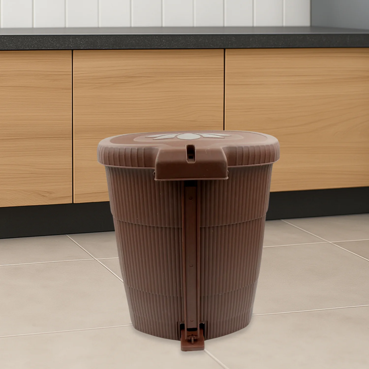 Mini Plastic Pedal Dustbin for Kitchen, Office & Car Use (1 PC) - Image 4