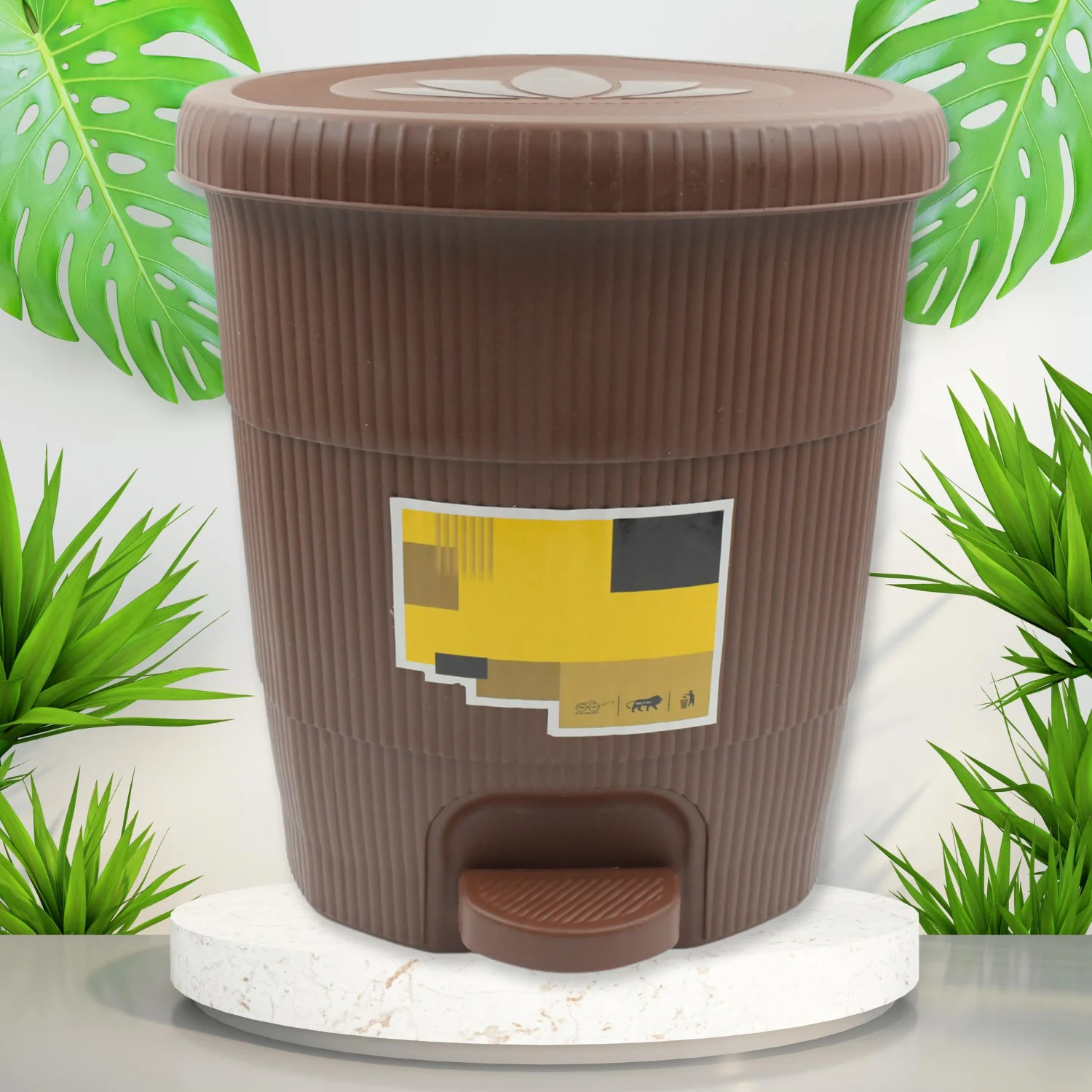 Mini Plastic Pedal Dustbin for Kitchen, Office & Car Use (1 PC) - Image 5