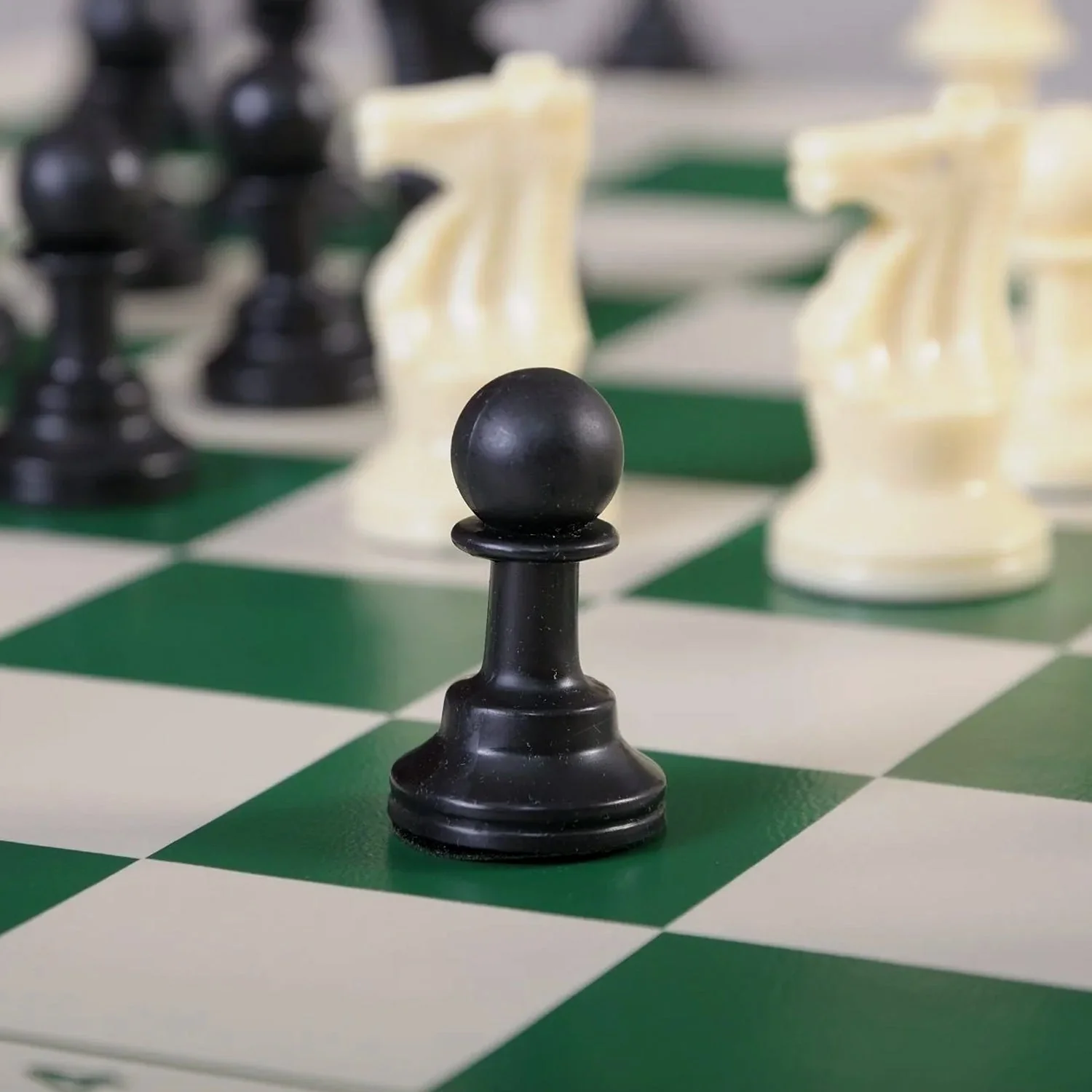 Small Premium Portable Chess Set Plastic Chess Pieces (1 Set) - Image 9