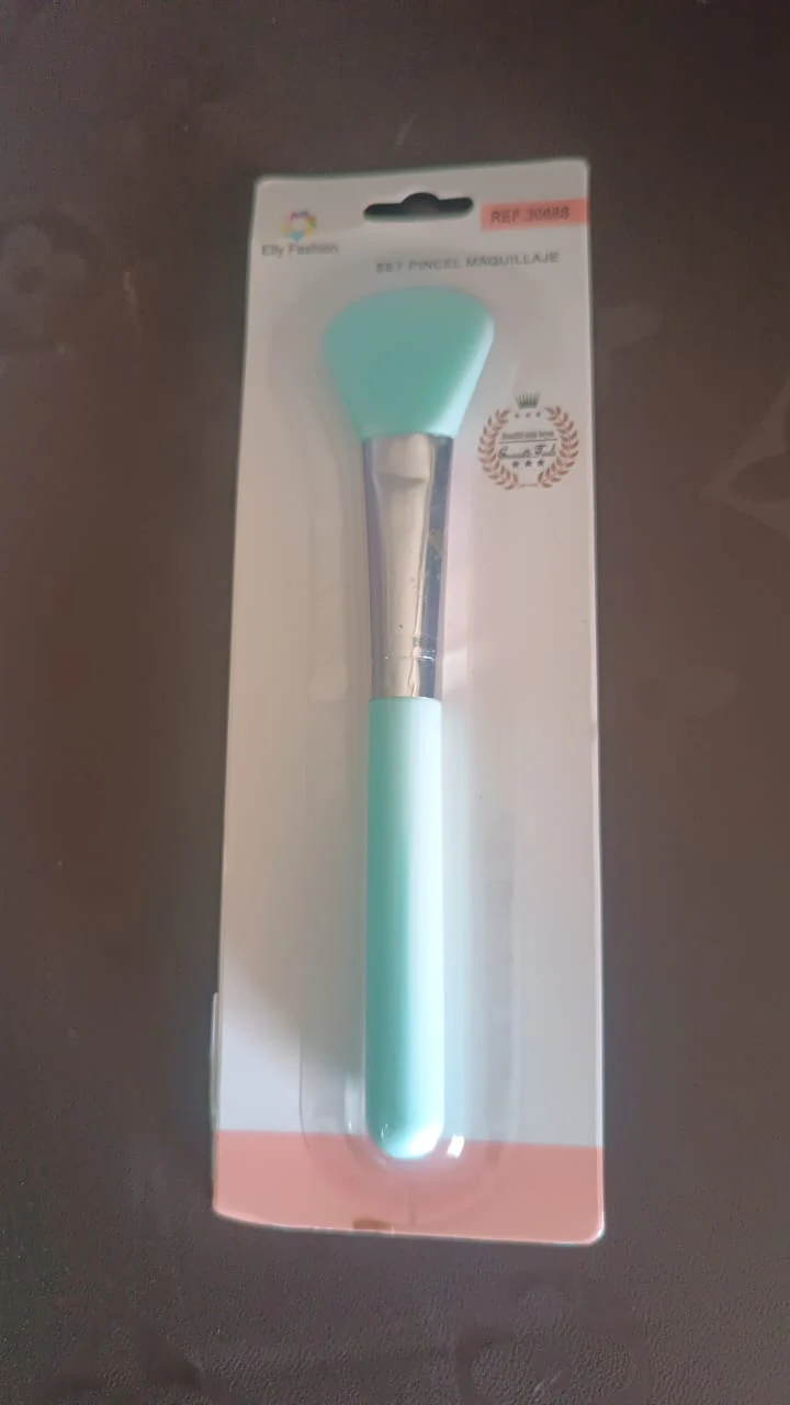 Soft Silicone Face Mask Applicator Brush (1 Pc) - Image 8