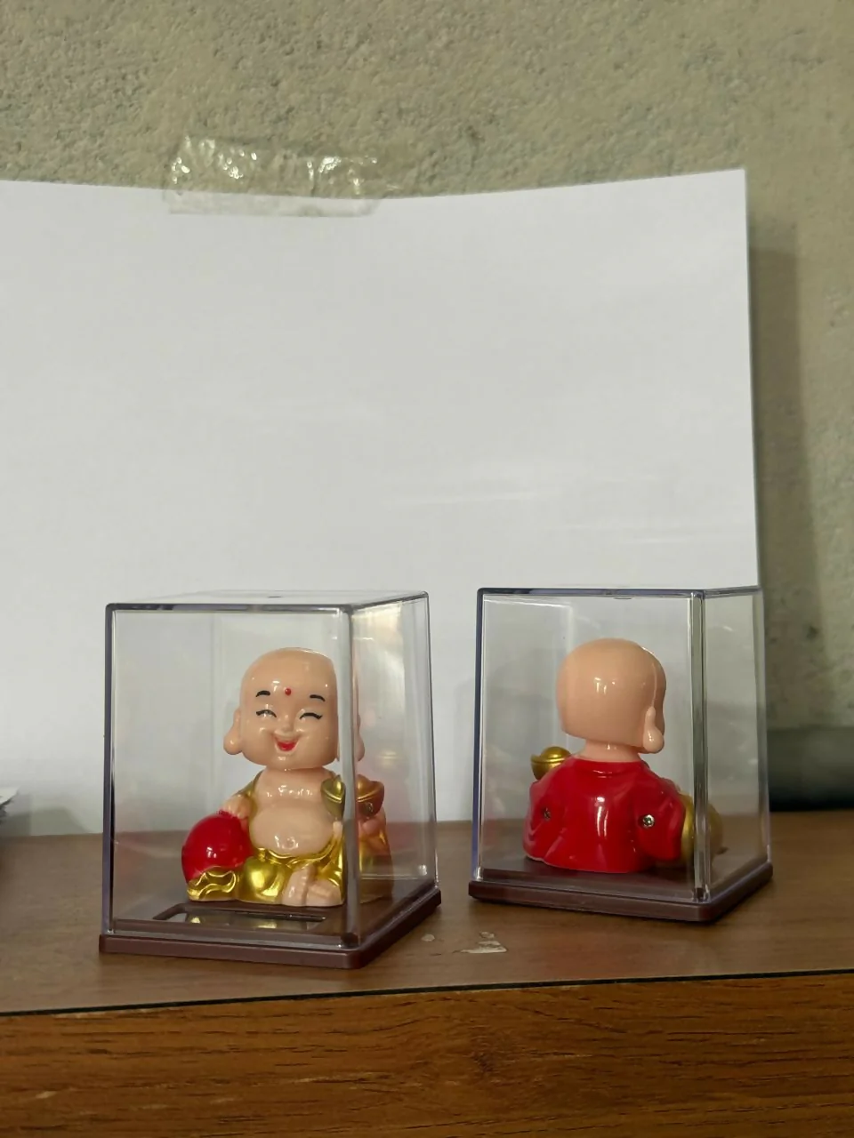 Solar Laughing Buddha Bobble Head with Moving Head Display Case (1 Piece) - Image 5