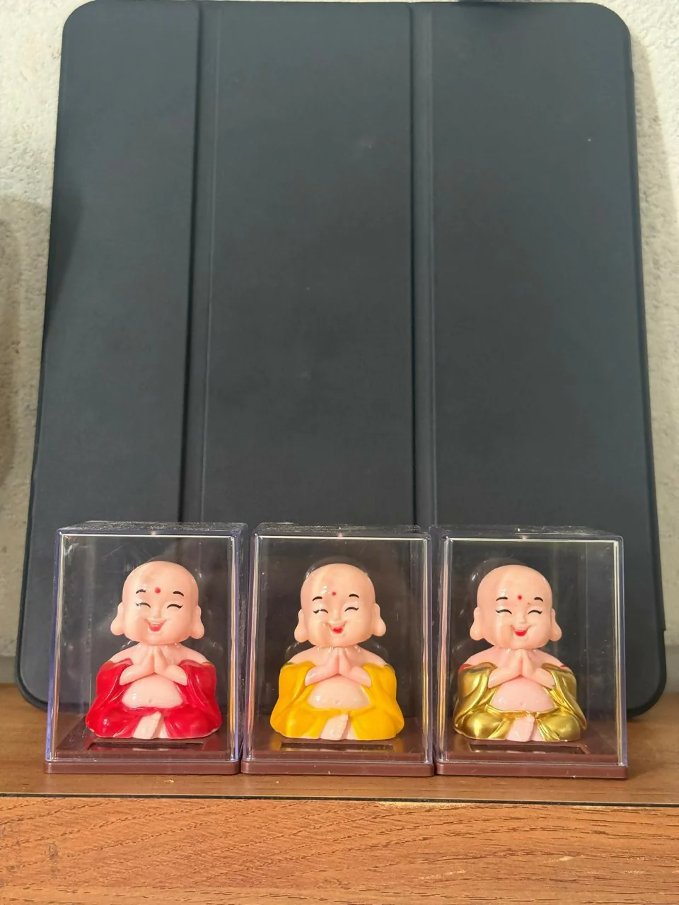 Solar Laughing Monk Bobble Head with Moving Head Display Case (Color may vary) - Image 5