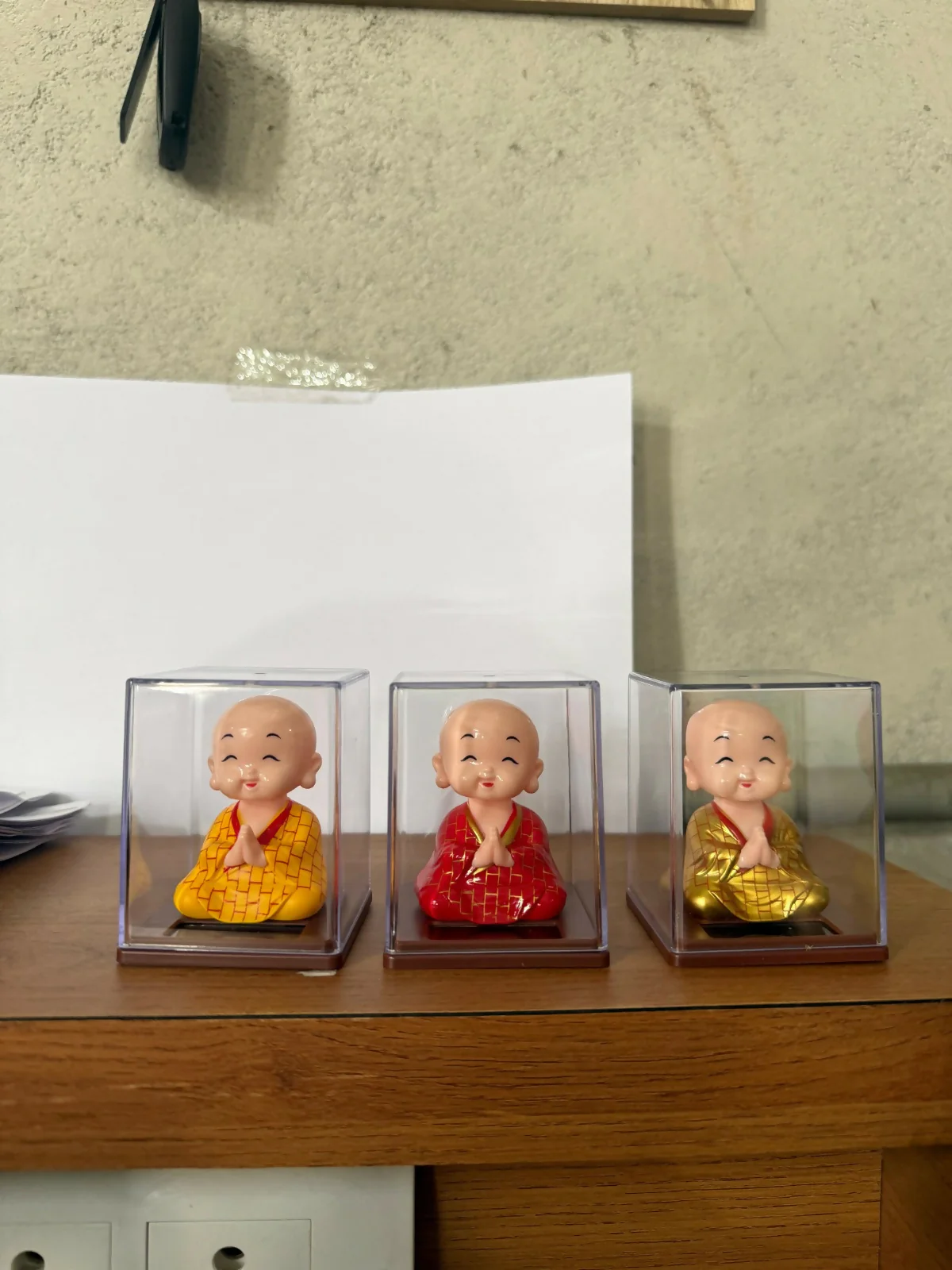 Solar Powered Monk Bobble Head with Moving Head Display Case (Color may vary) - Image 5