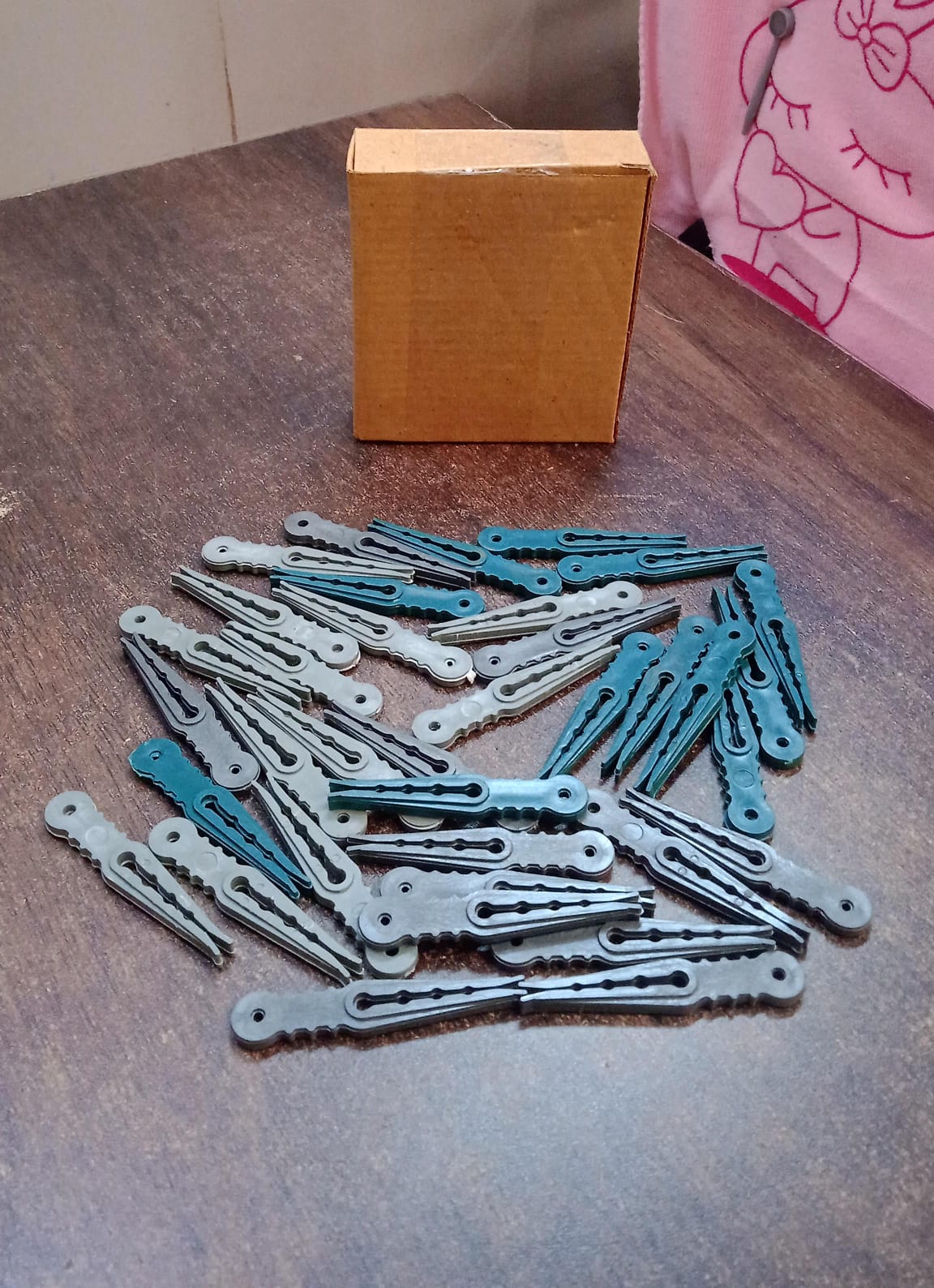 36Pcs MULTIPURPOSE PLASTIC CLOTH HANGING PEGS / CLIPS - 36 PCS - Image 7