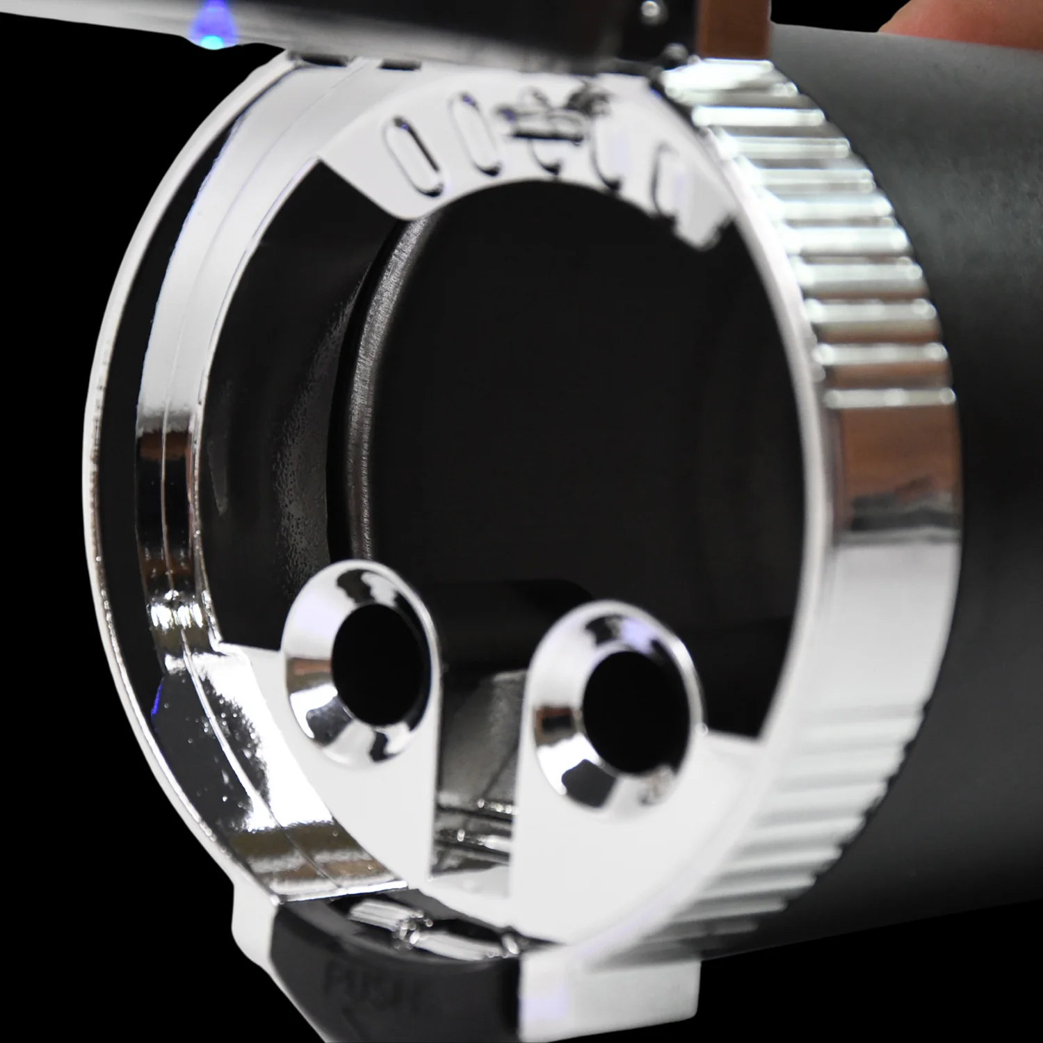 Portable Car Ashtray with Lid and Blue LED Light (1 Pc) - Image 6