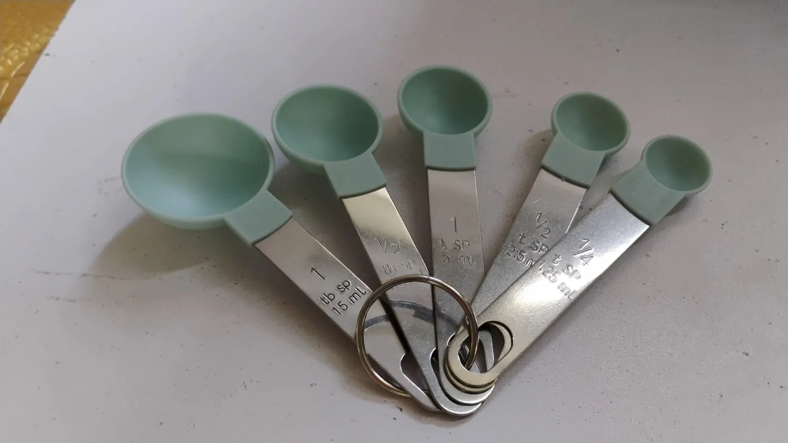 Stainless Steel and Plastics Measuring Spoon (Set of 5 Pc) - Image 3