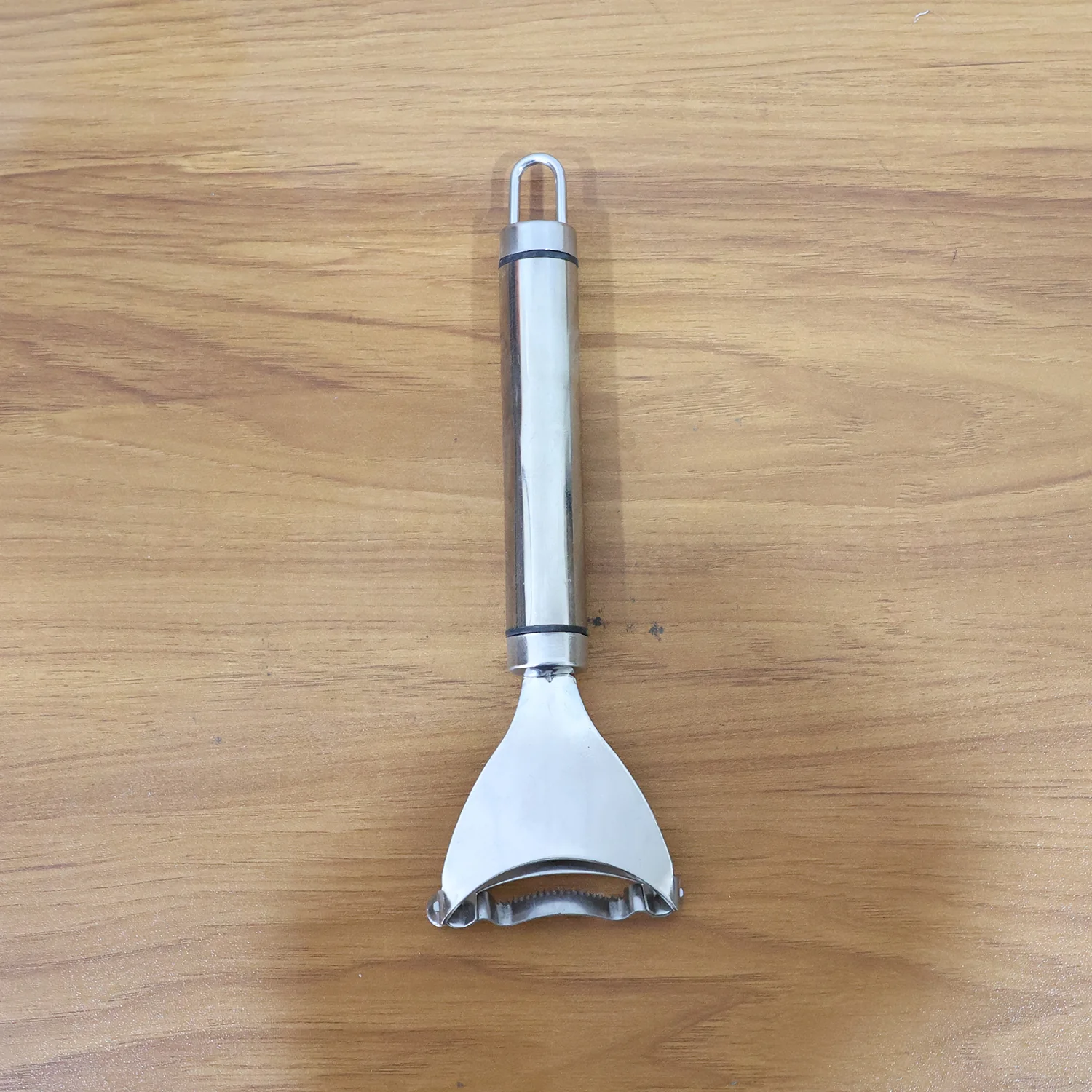 Stainless Steel Fruit & Vegetable Peeler with Serrated Blade (1 Pc) - Image 10