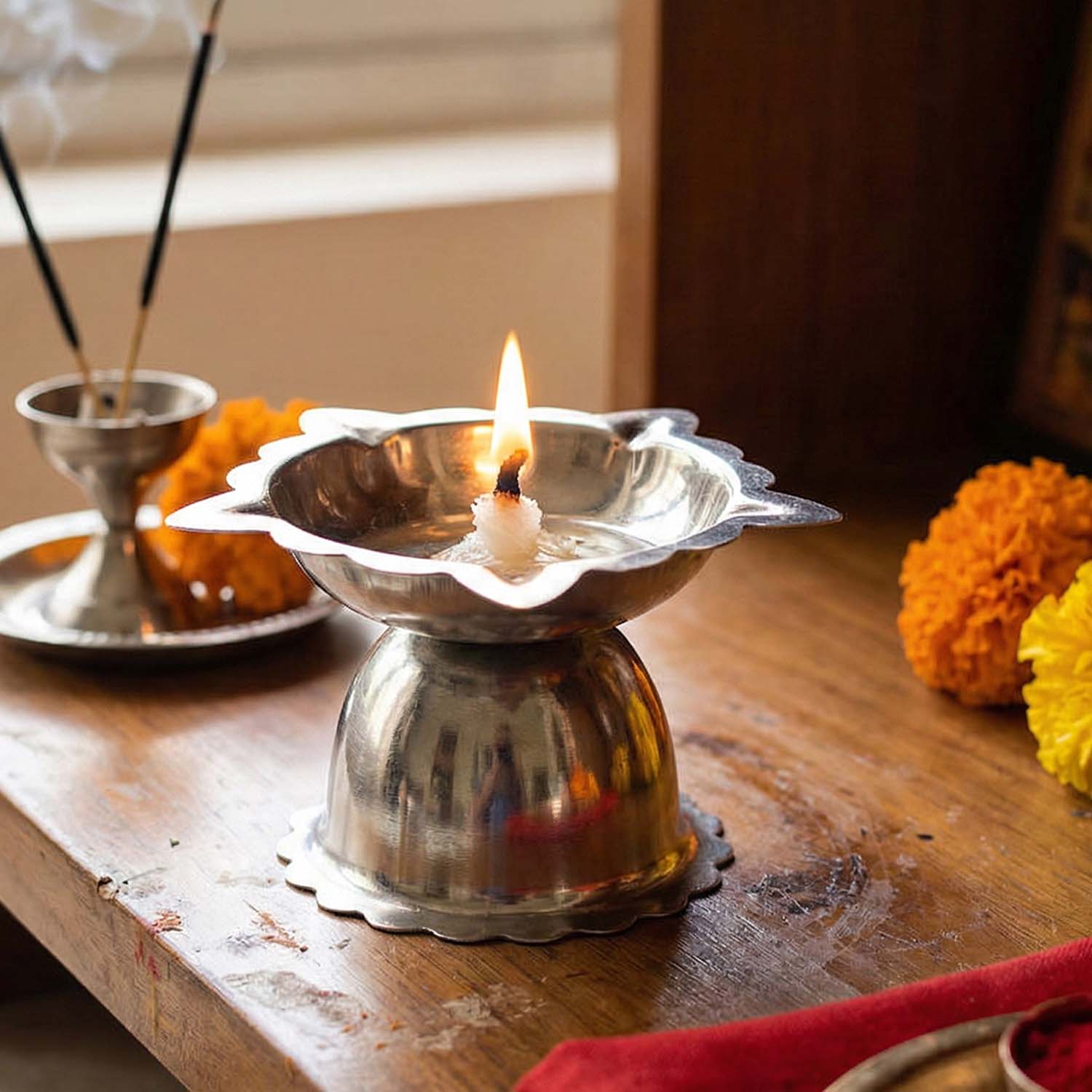 Stainless Steel Sunflower Design Diya Stand (Small Size / 1 Pc) - Image 3