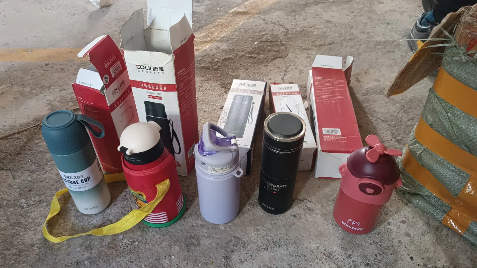 Stainless Steel Water Bottles 500 ML Approx (Mix Design & Color / 1 Pc) - Image 10