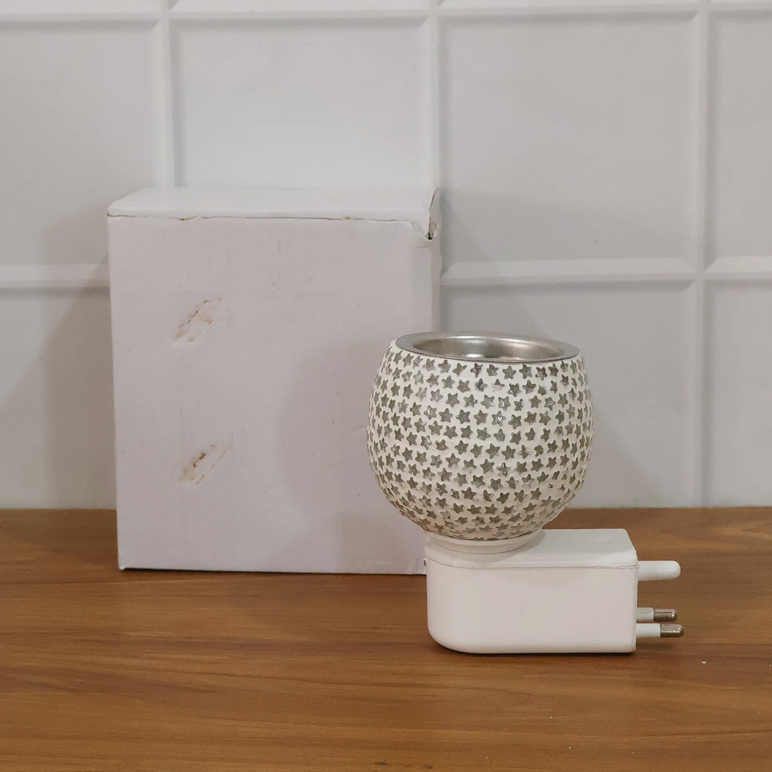 Premium Kapoor Dani Plug-In Star Cut Glass Aroma Diffuser Night Lamp (1 Pc) - Image 9