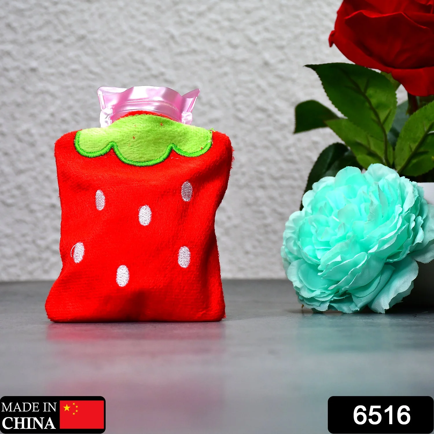 Strawberry design relief: mini hot water bag for neck & shoulders - Image 2