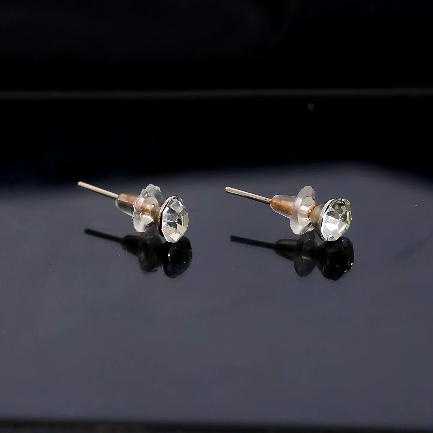 Stud Earrings With Single Stone (12Pair) - Image 5