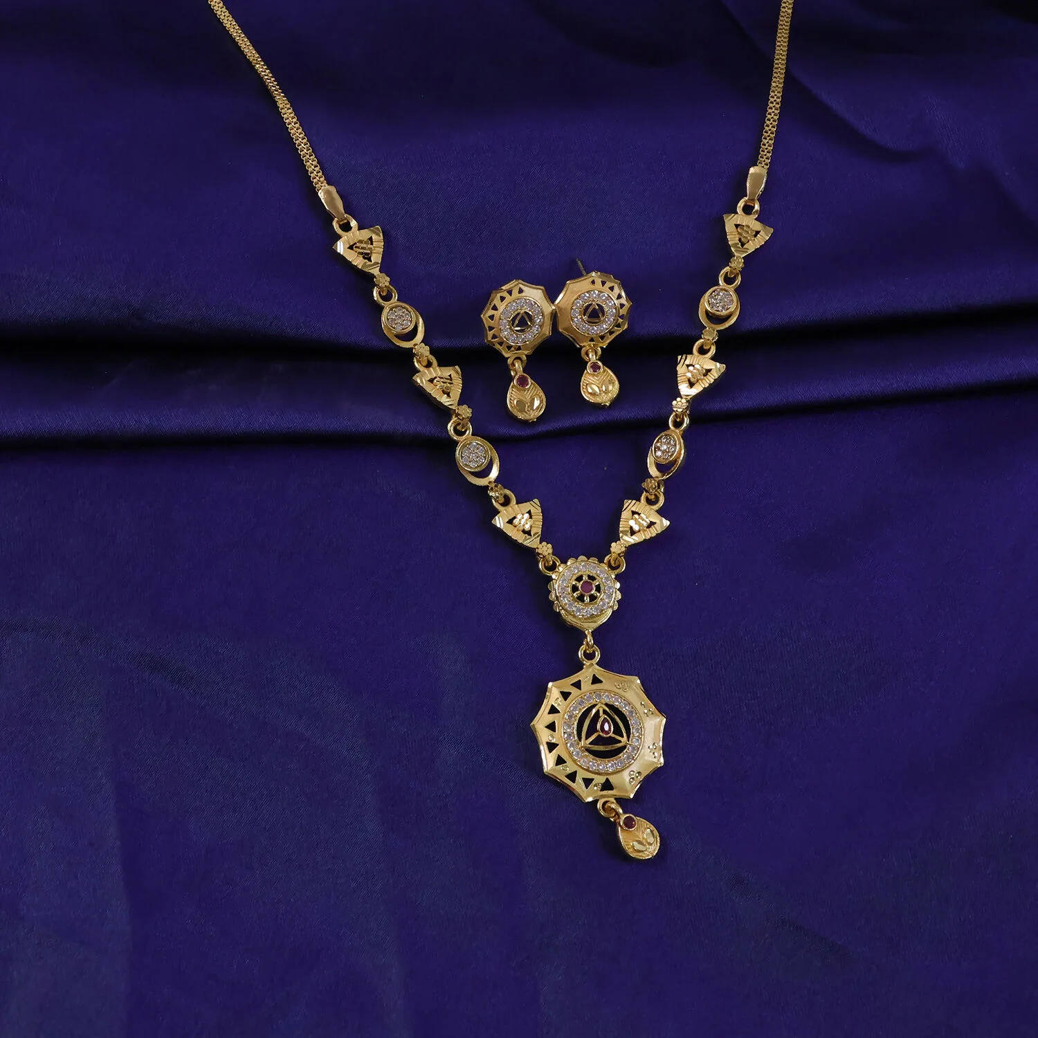 Stunning Necklace Set for Every Occasion with Beautiful Statement Design - Image 3