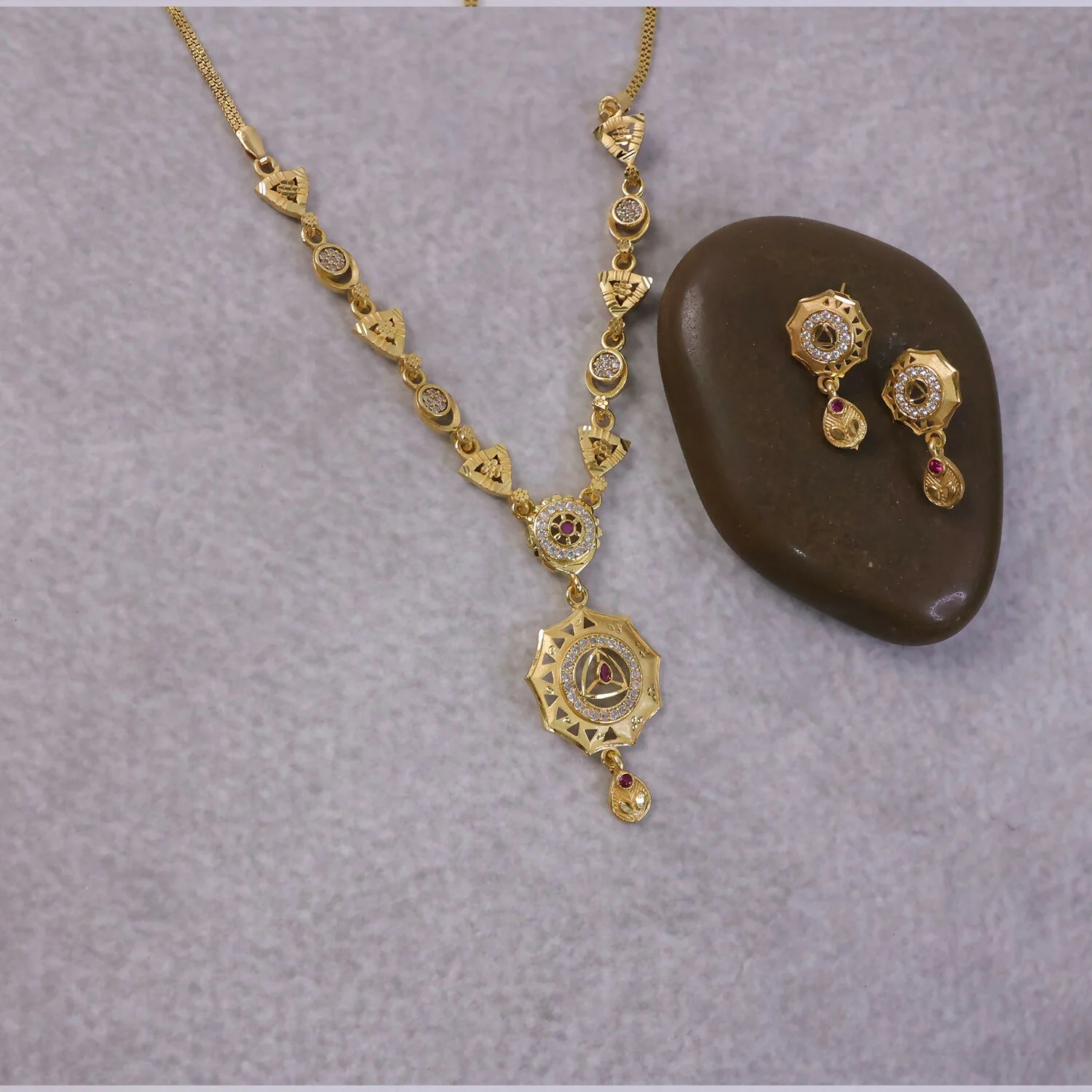 Stunning Necklace Set for Every Occasion with Beautiful Statement Design - Image 4