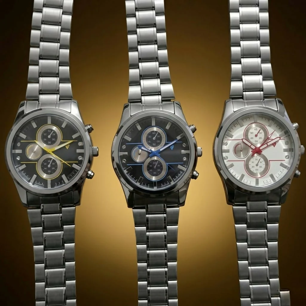 Stylish Chronograph Watch with Black Dial and Accents for Men - Image 4
