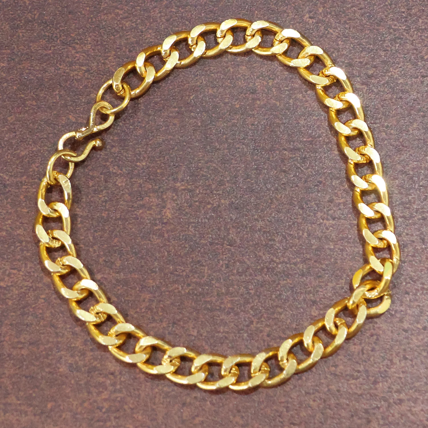 Stylish Gold-Plated Chain Bracelet for Men & Women - (1 Pc) - Image 8