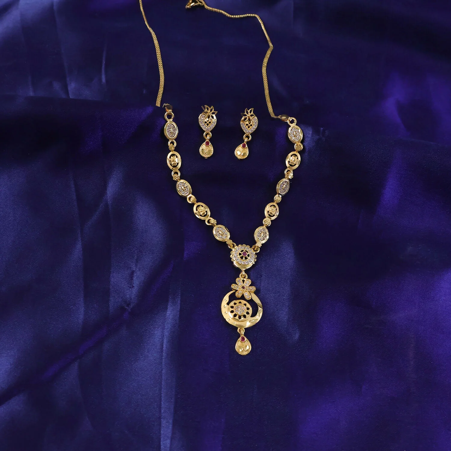 Stylish Gold-Tone Circular Pendant Necklace Set with Floral Accent & Matching Earrings - Image 3