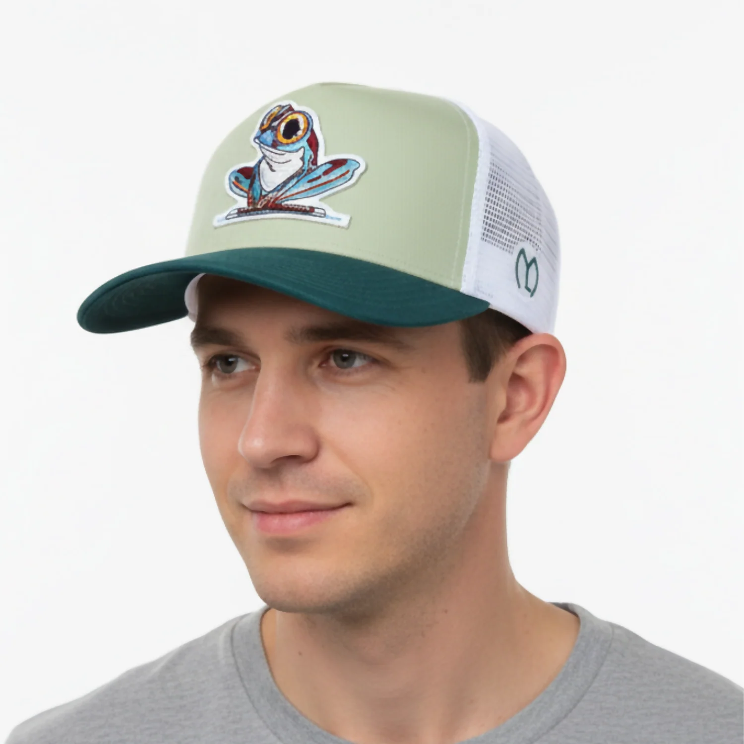 Stylish Green Mesh Back Adjustable Cap with Embroidered Frog Patch Breathable Fashion Cap for Men & Women - Image 2
