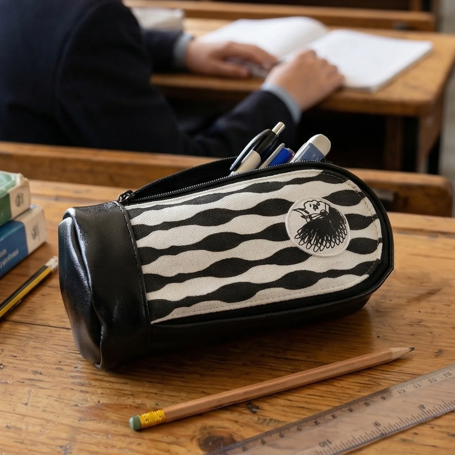 Stylish Hard Base Zipper Pencil Pouch (1 Pc) - Image 5