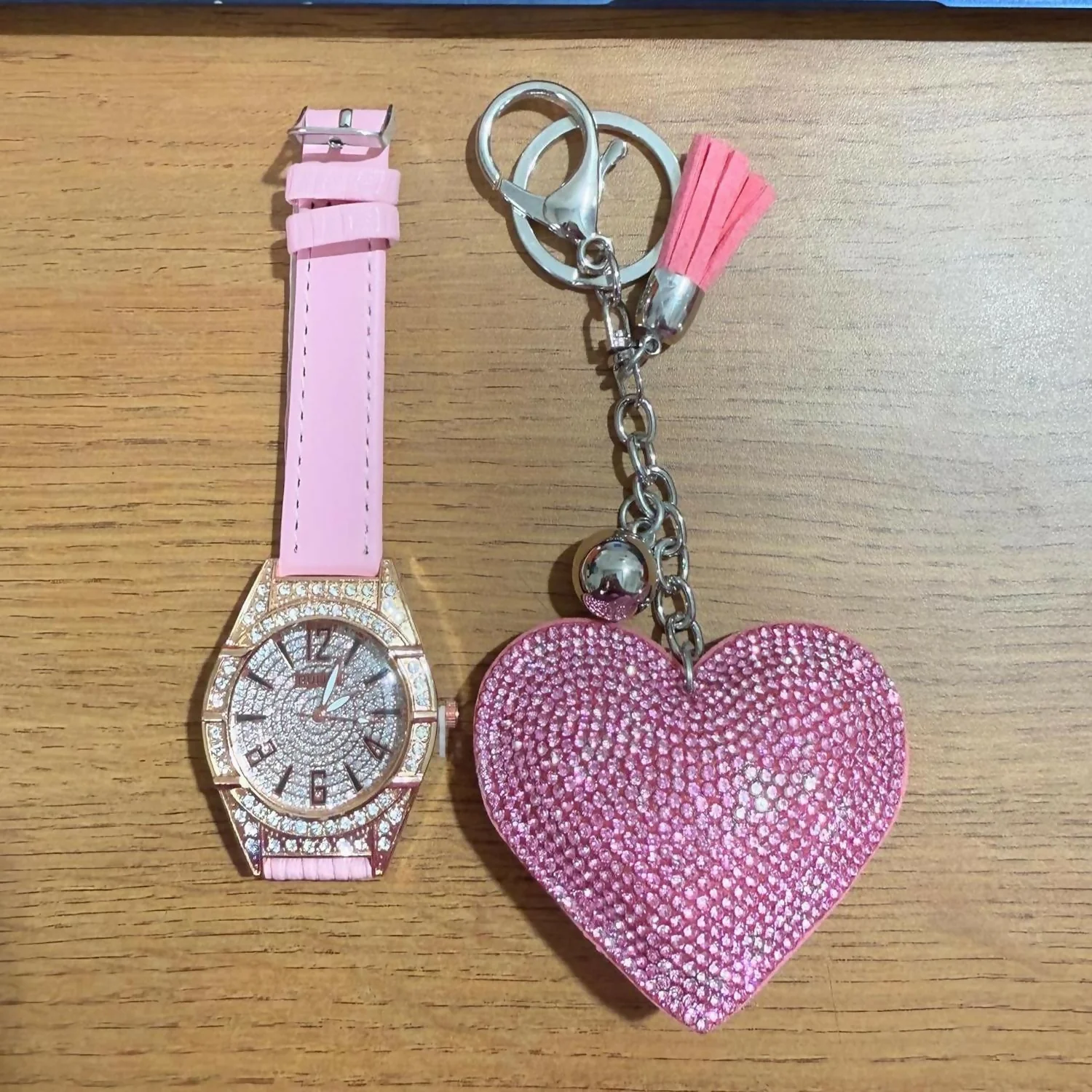 Stylish Leather Strap Analog Watch with Sparkling Heart Keychain - Image 7