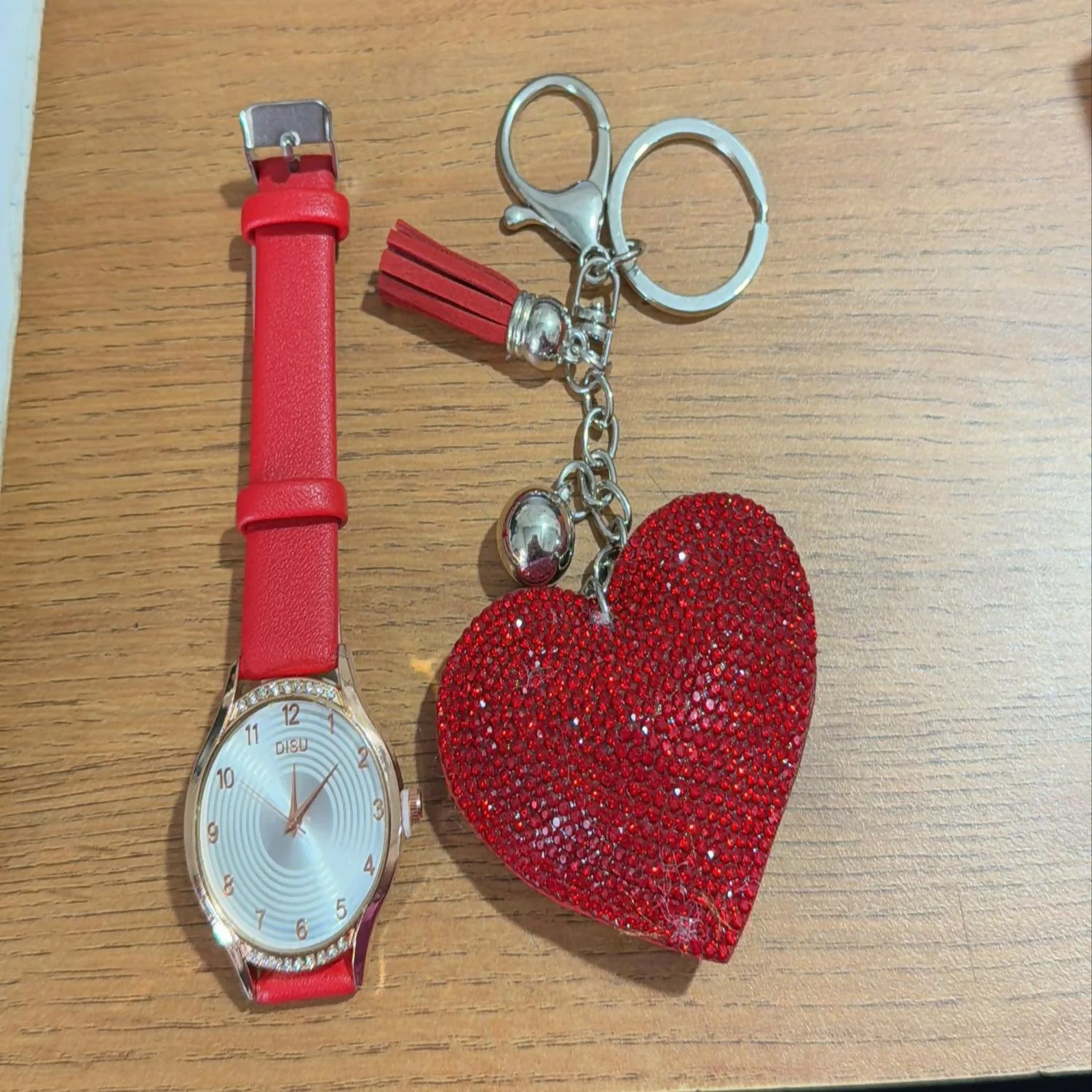 Stylish Leather Strap Analog Watch with Sparkling Heart Keychain - Image 8