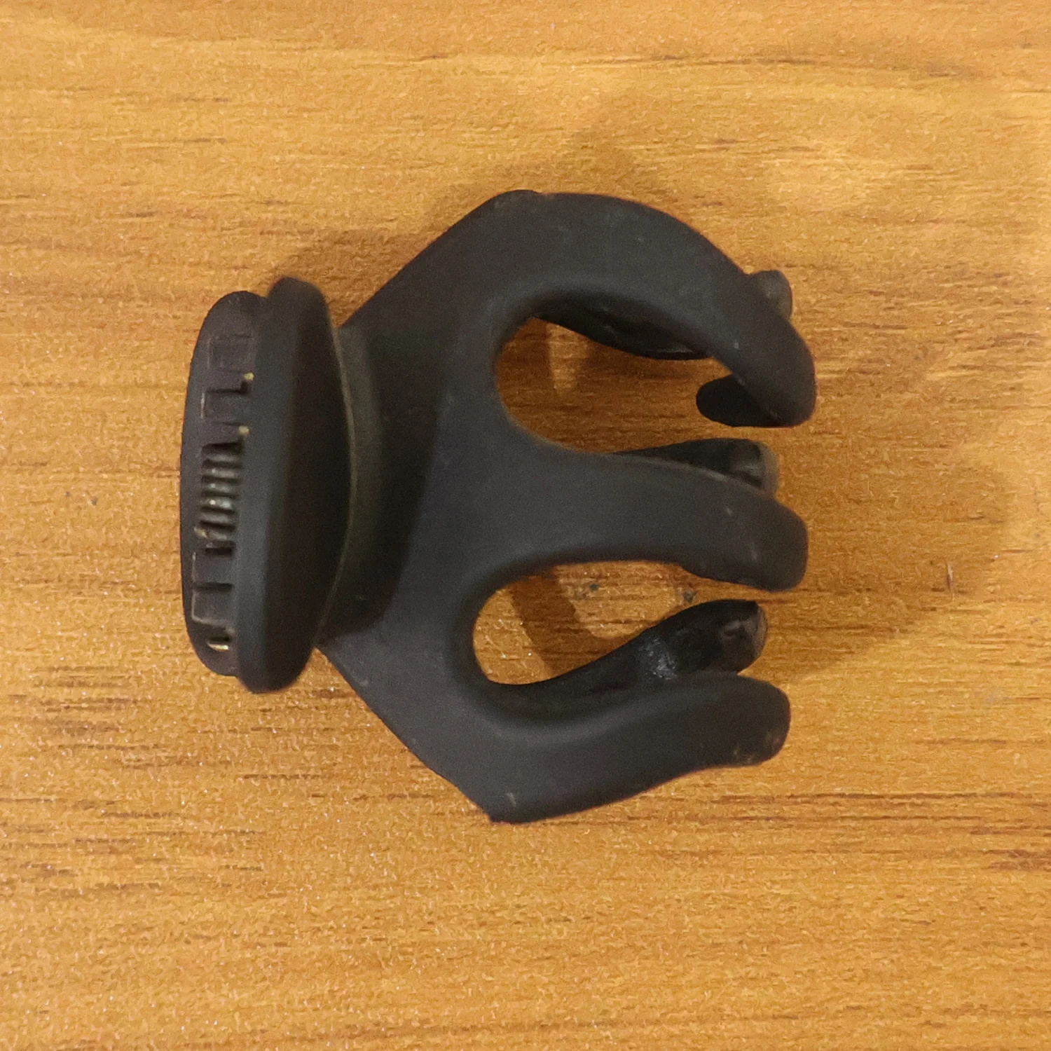 Stylish Matte Finish Hair Claw Clip (1 Pc) - Image 7