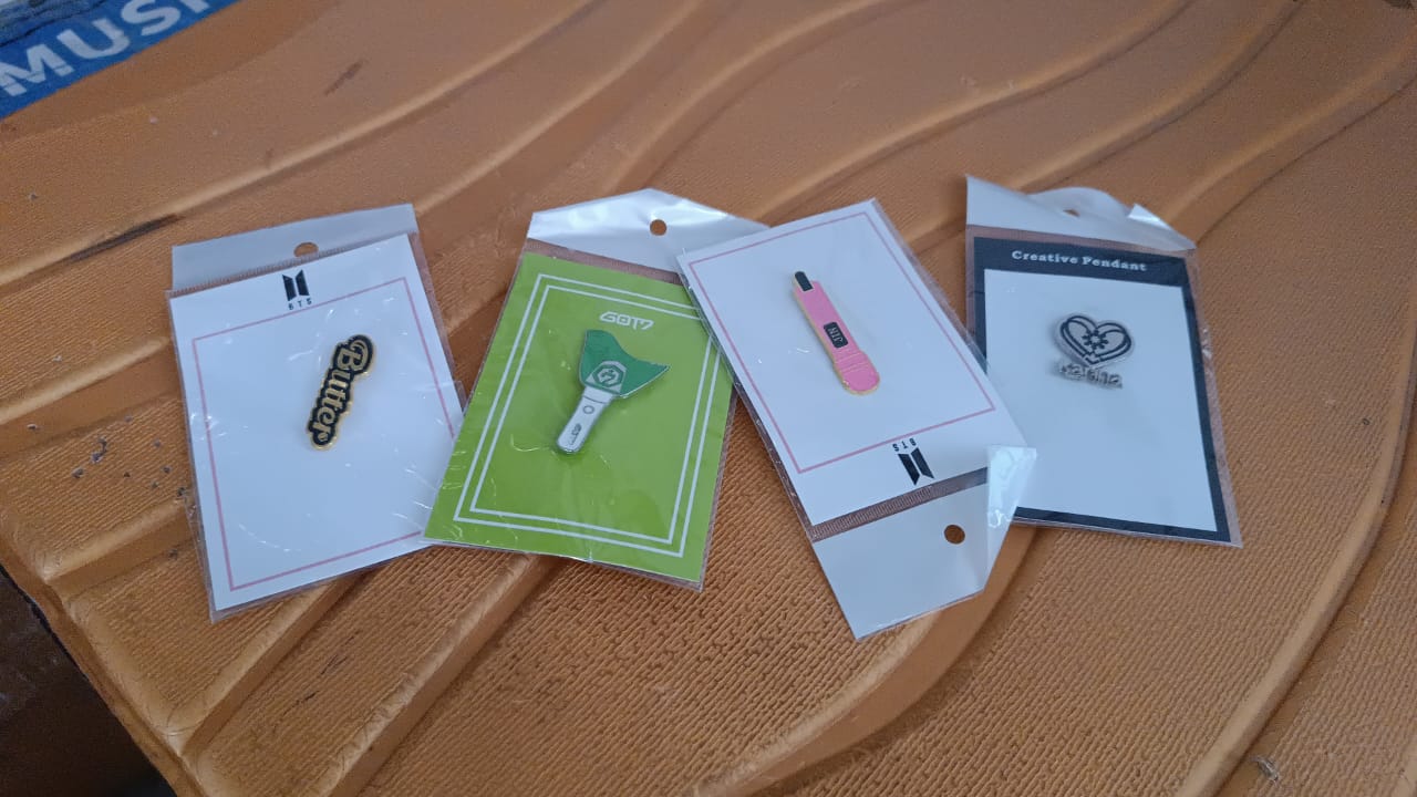 Stylish Metal Badge Pin – Single Piece (Random Design) - Image 11