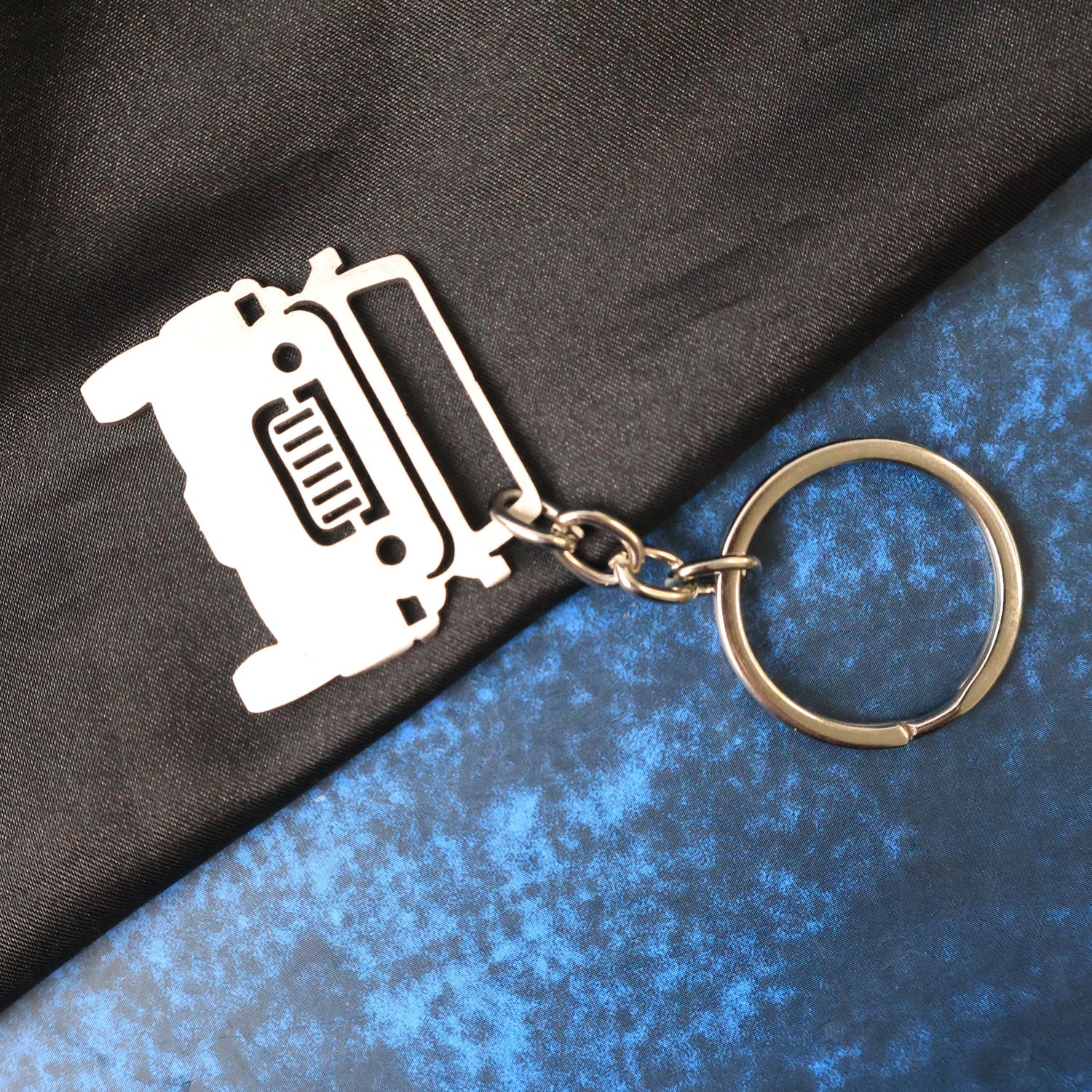 Stylish Metal Jeep Shape Keychain (1 Pc) - Image 4