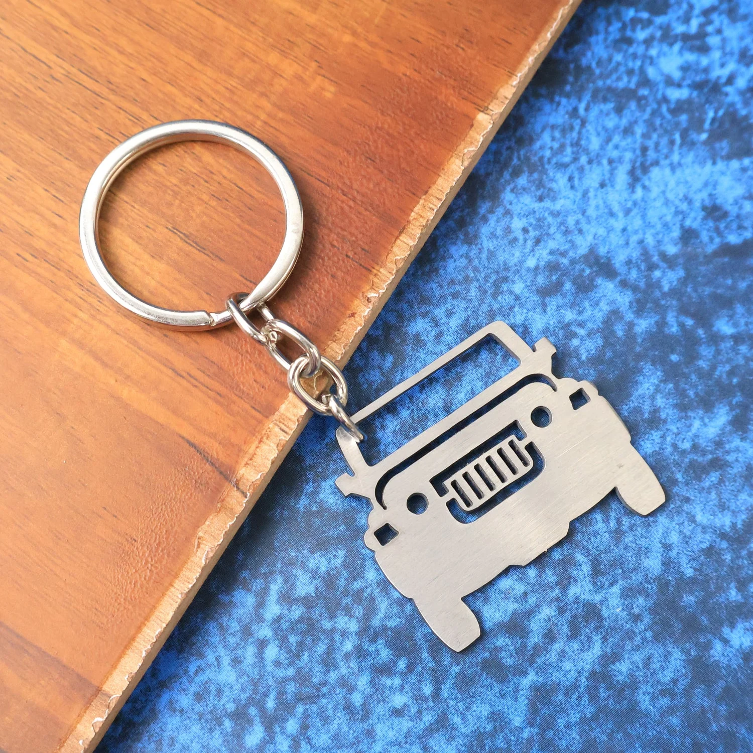 Stylish Metal Jeep Shape Keychain (1 Pc) - Image 6