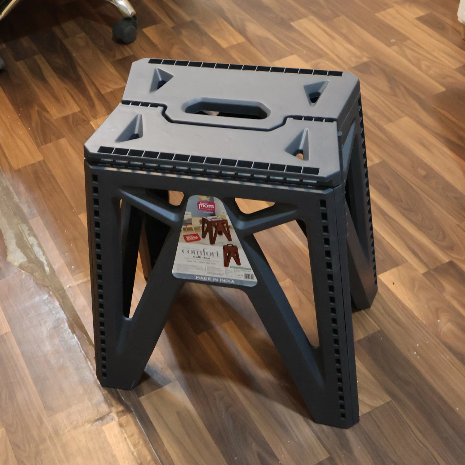 Supermom Comfort Multi-Purpose Folding Stool (18 Inch) - Image 11