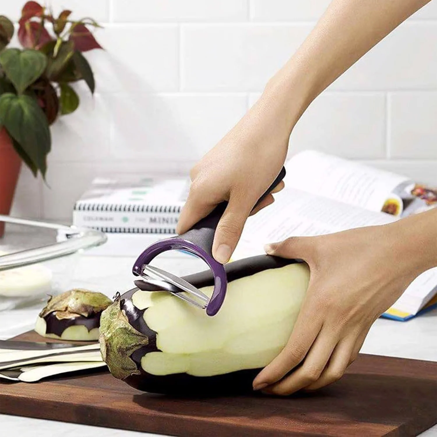Supermom Dual Tone Peeler with Ultra Sharp Stainless Steel Blade (1 Pc) - Image 4