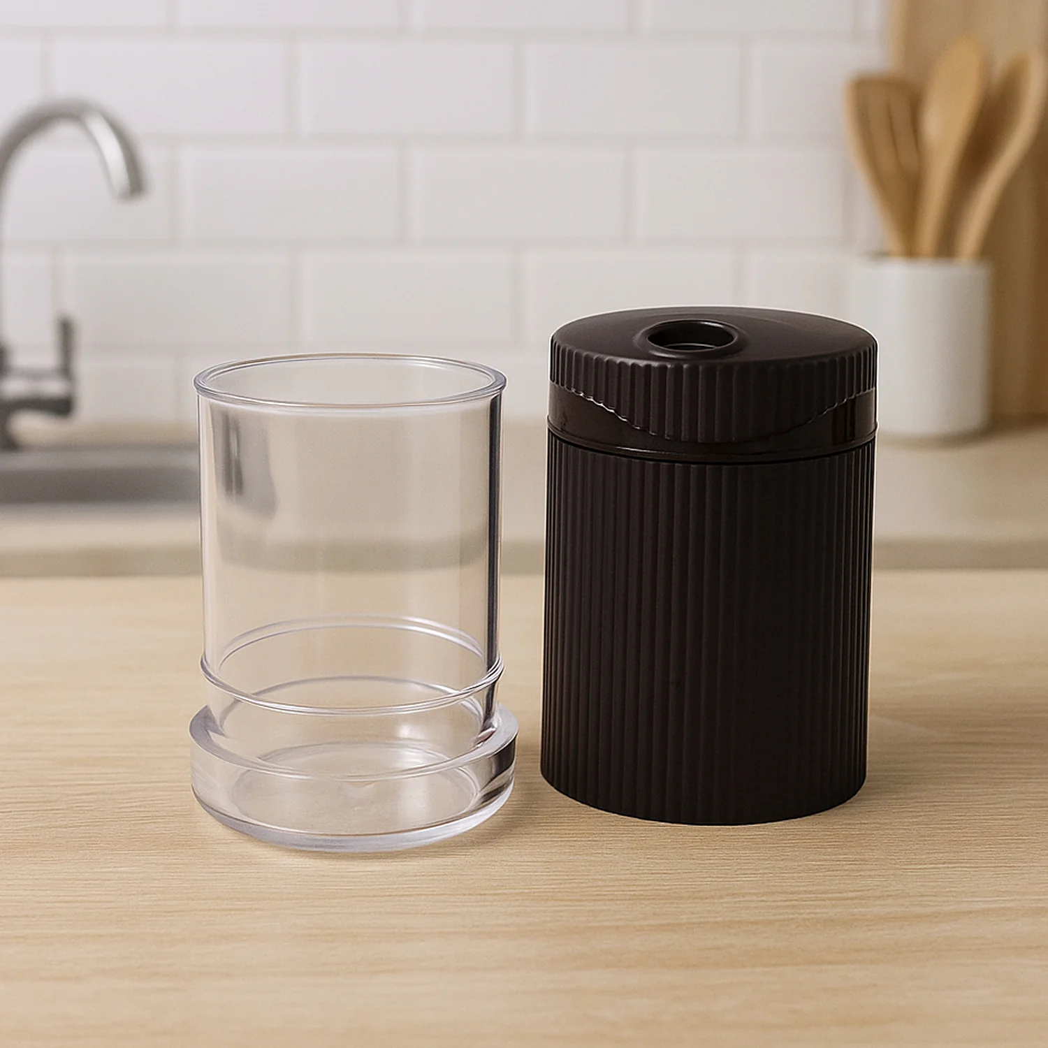 Supermom Linoo Salt & Pepper Dispenser Set (2 Pc) - Image 4
