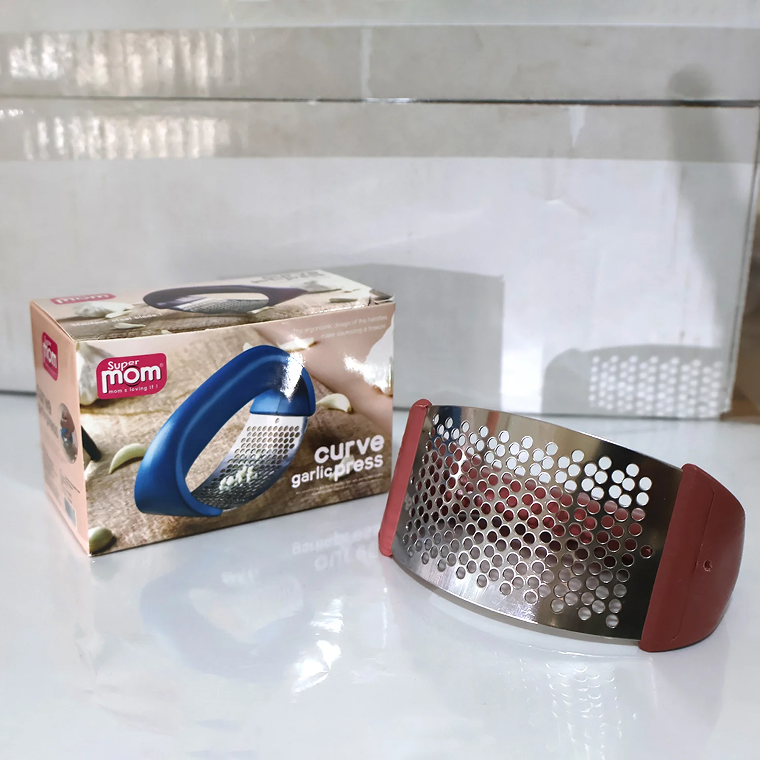 Supermom Premium Curve Garlic Press Crusher (1 Pc) - Image 9