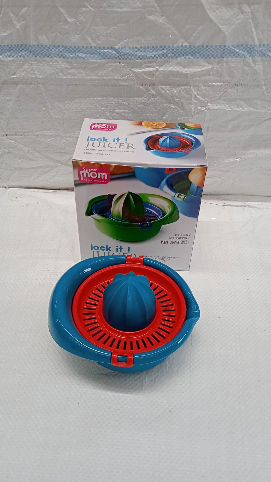 Supermom Plastic Premium Manual Hand Press Citrus Juicer (1 Pc) - Image 10
